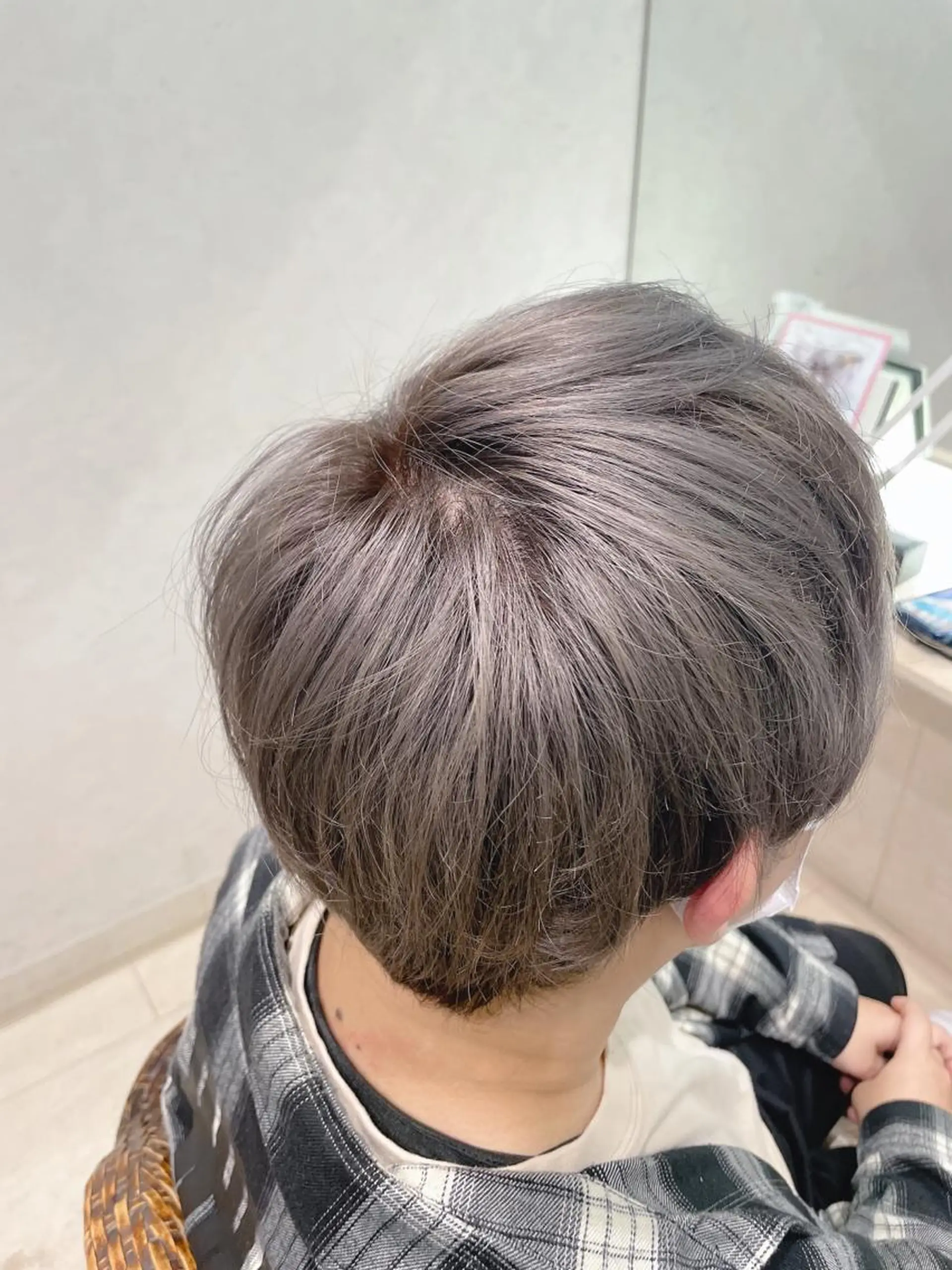 カラー メンズ シルバー 白取 星矢のヘアスタイル