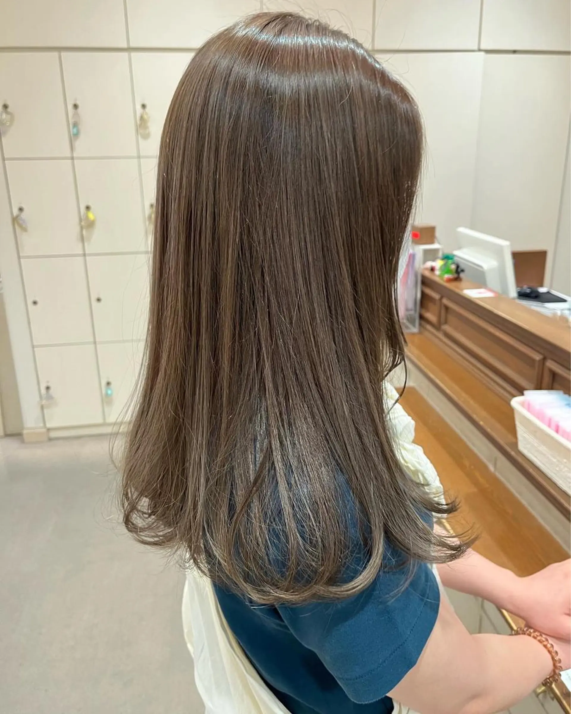 ロング カラー ベージュカラー ブリーチ 透明感カラー ダブルカラー グレージュ ヘアカラー トリートメント サソウ ユリエ🥥のヘアスタイル