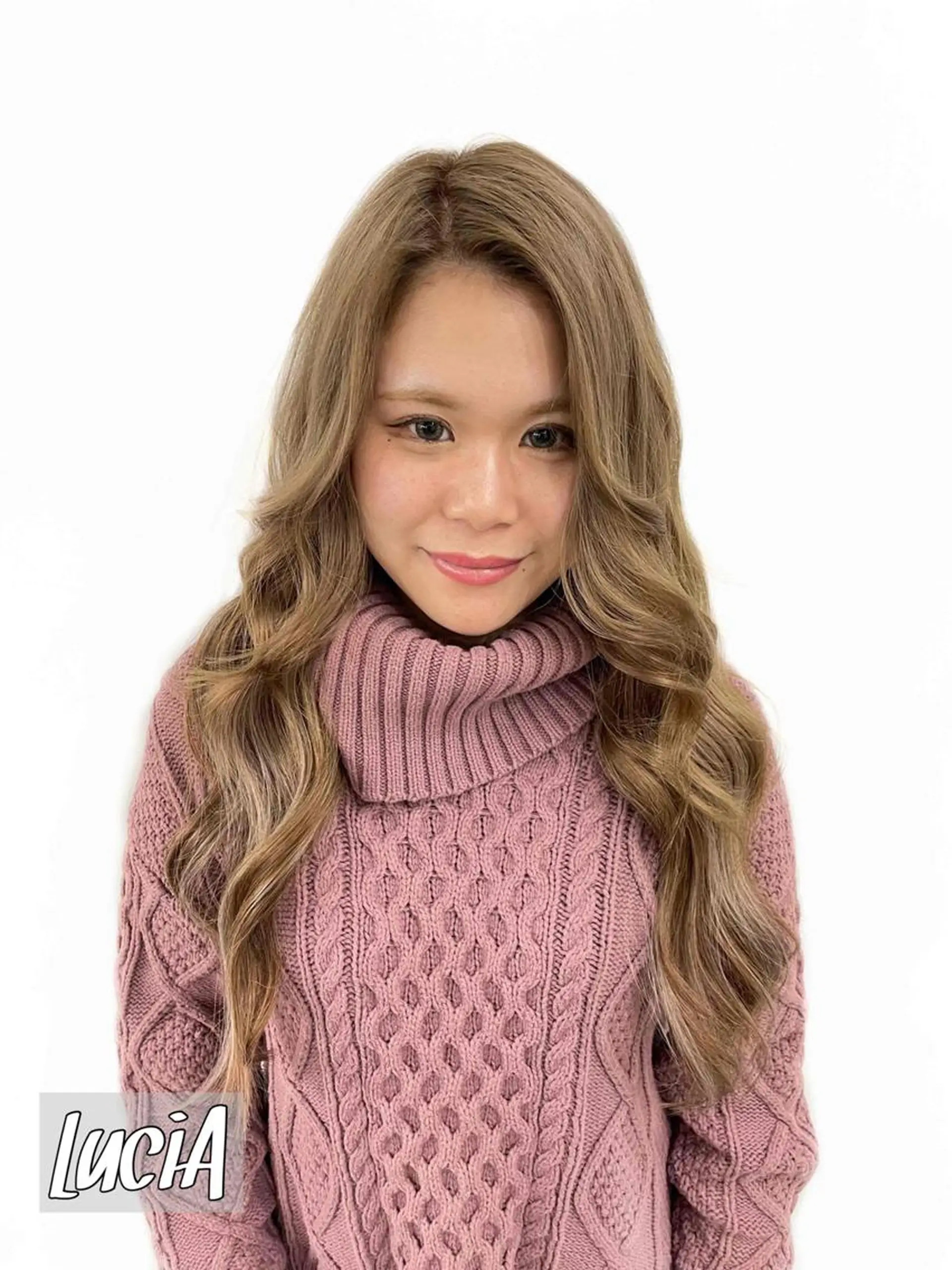 ロング カラー LuciA RIANAのヘアスタイル