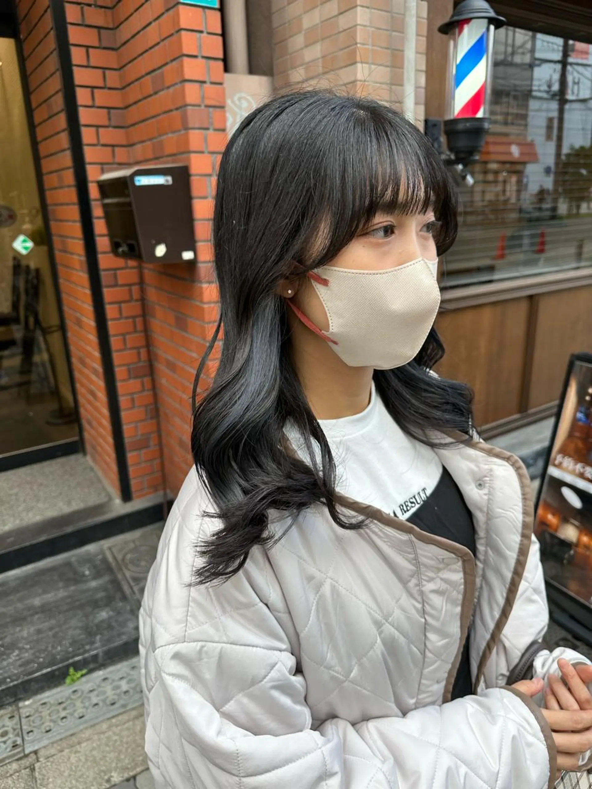 セミロング カラー 黒髪 ブルーカラー ブルーブラック カット ヘアカラー トリートメント 上田 紗也のヘアスタイル