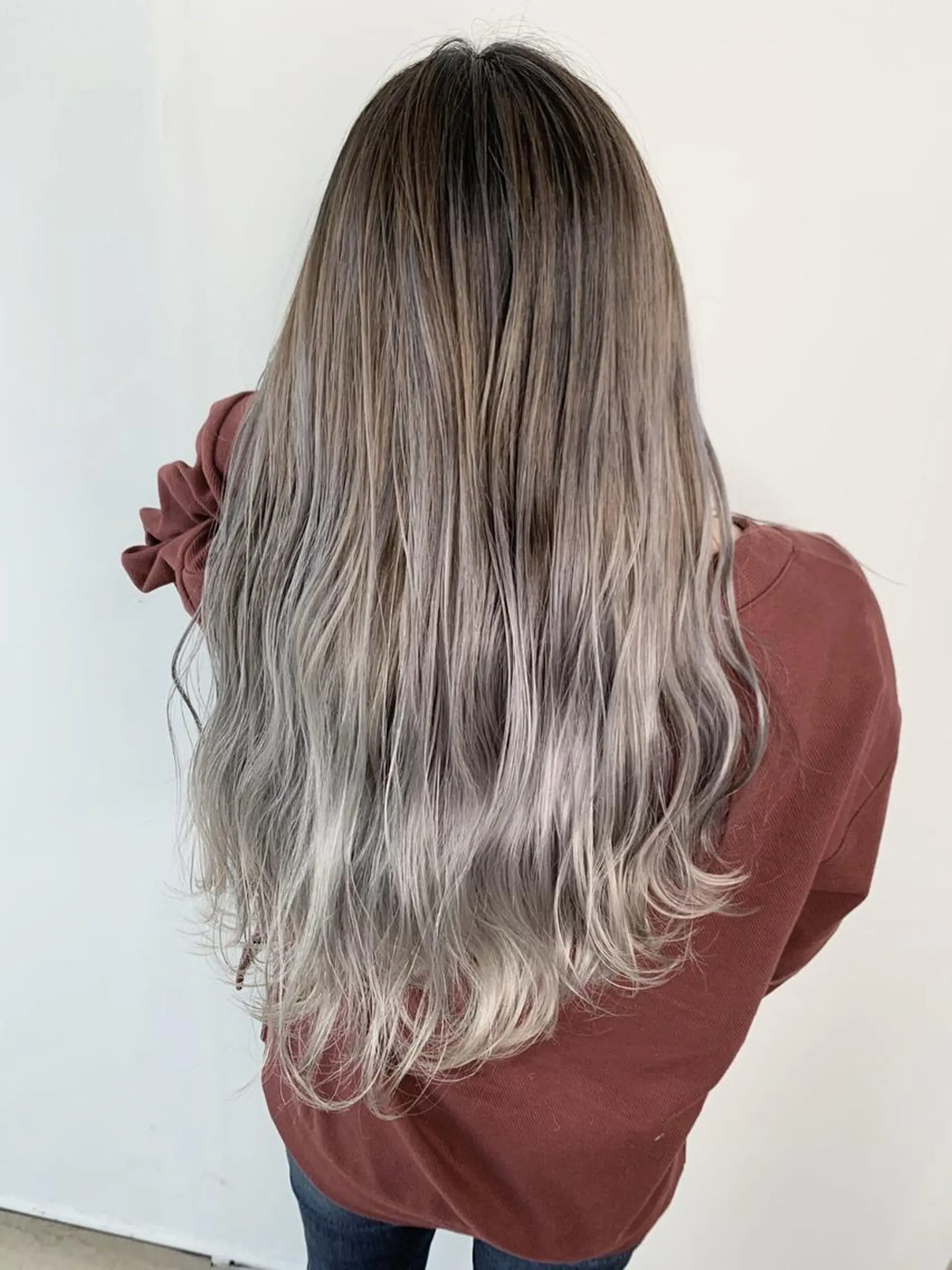 カラー ヘアアレンジ ロング パーマ シールエクステ アッシュ バレイヤージュ ベージュカラー ブリーチ L. OSAKAのヘアスタイル