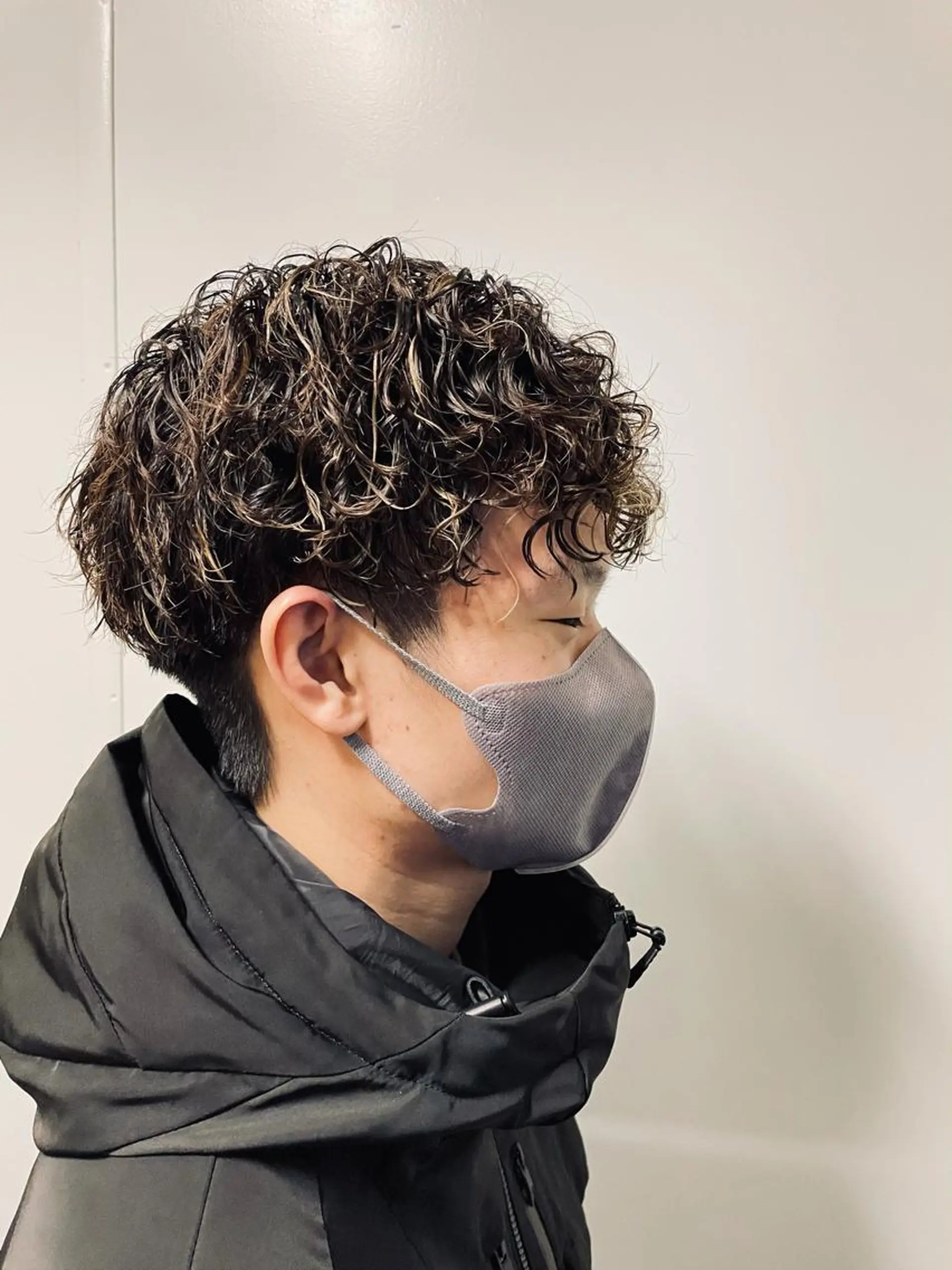 パーマ メンズ La fith hair ray 札幌店所属・顔まわり/W カラー/リョウのヘアスタイル