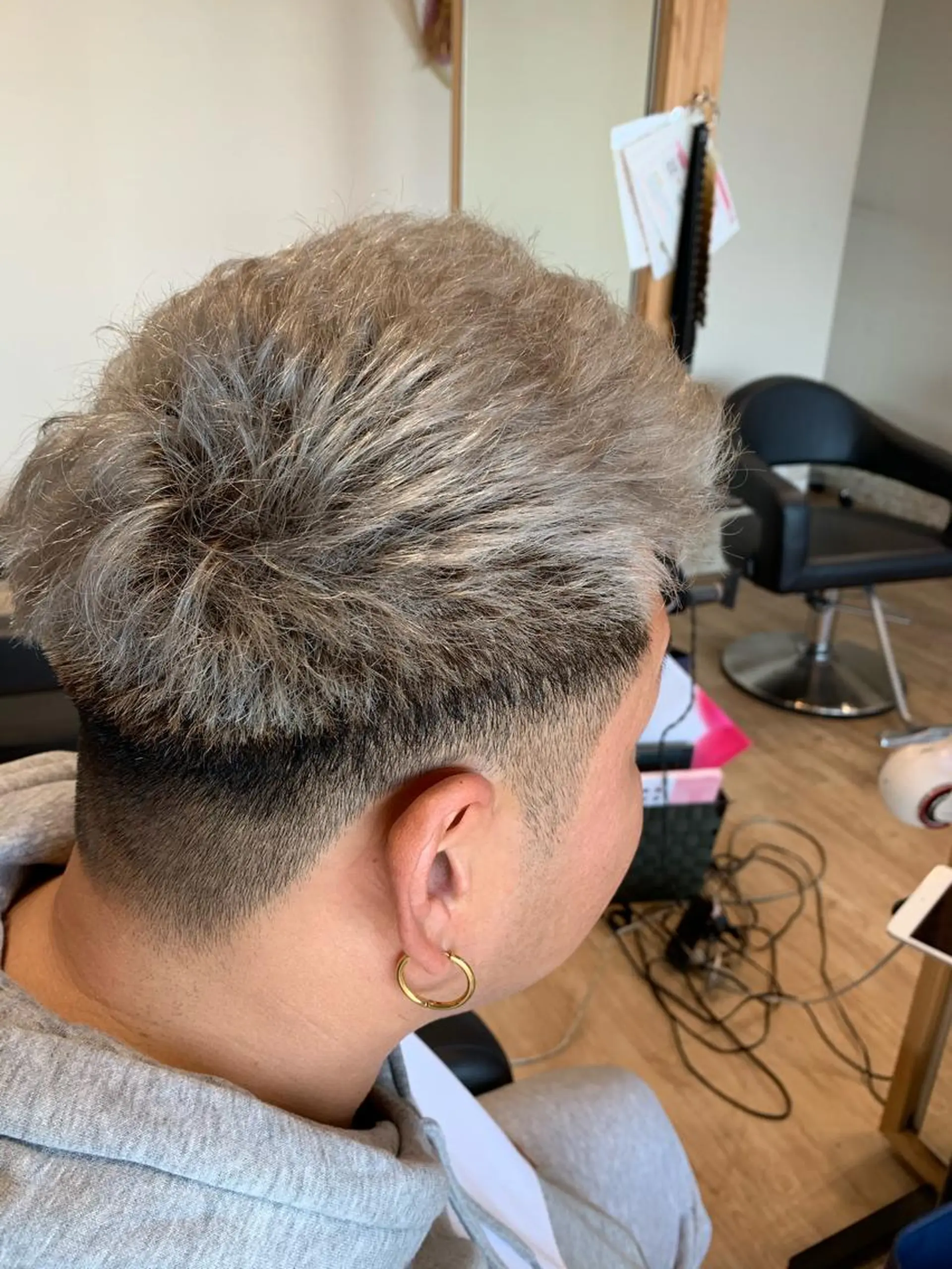 ショート カラー メンズ アッシュ ホワイトアッシュ ヘアカラー 大久保 隆蔵のヘアスタイル