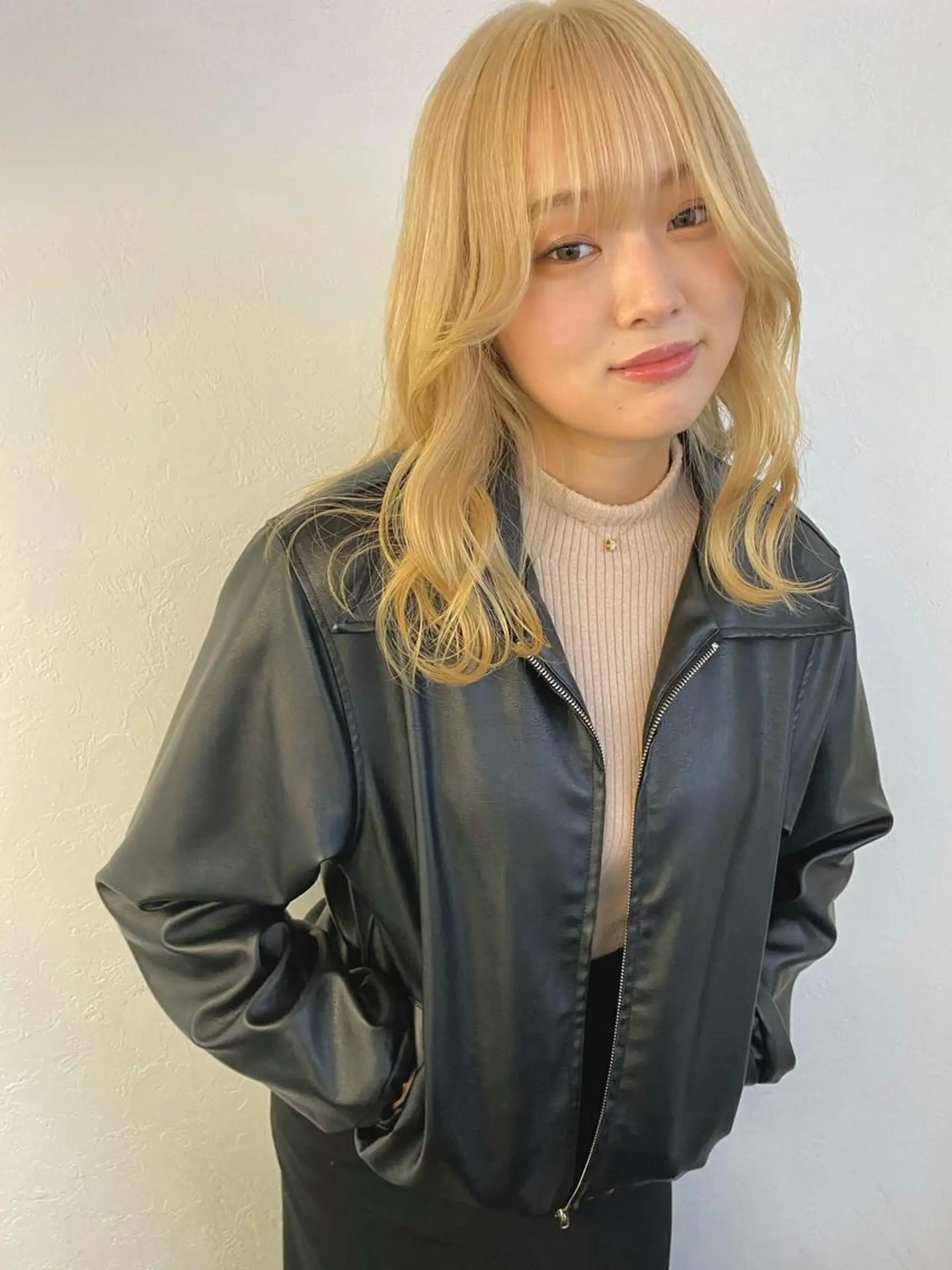 セミロング カラー ブリーチ ブロンド ヘアカラー 森貴裕/ベージュ/ パーマ/オリーブのヘアスタイル