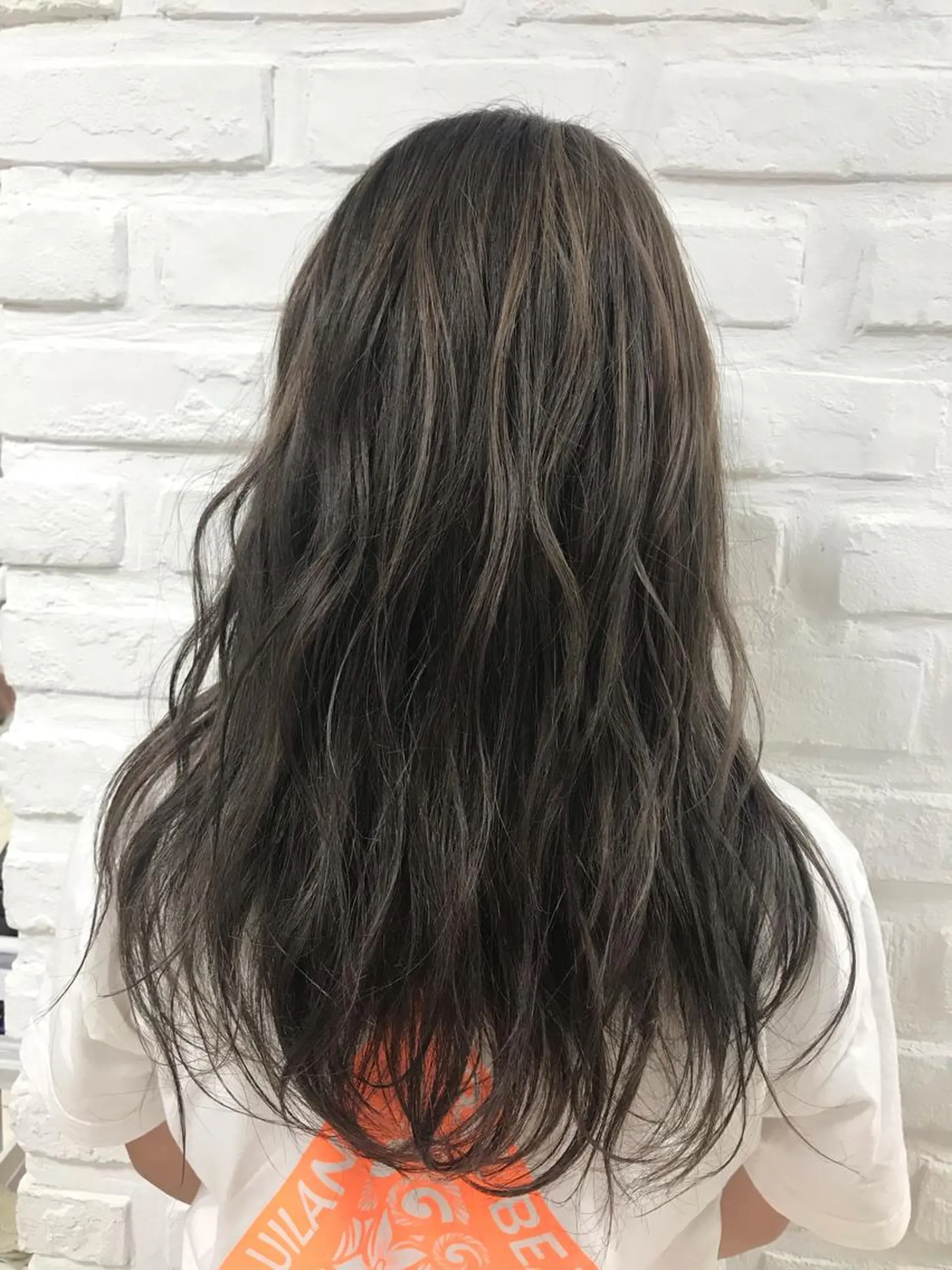 ロング カラー グレージュ ハイライトカラー ハイライト ロング 【暖色カラー特化】 中山由梨のヘアスタイル