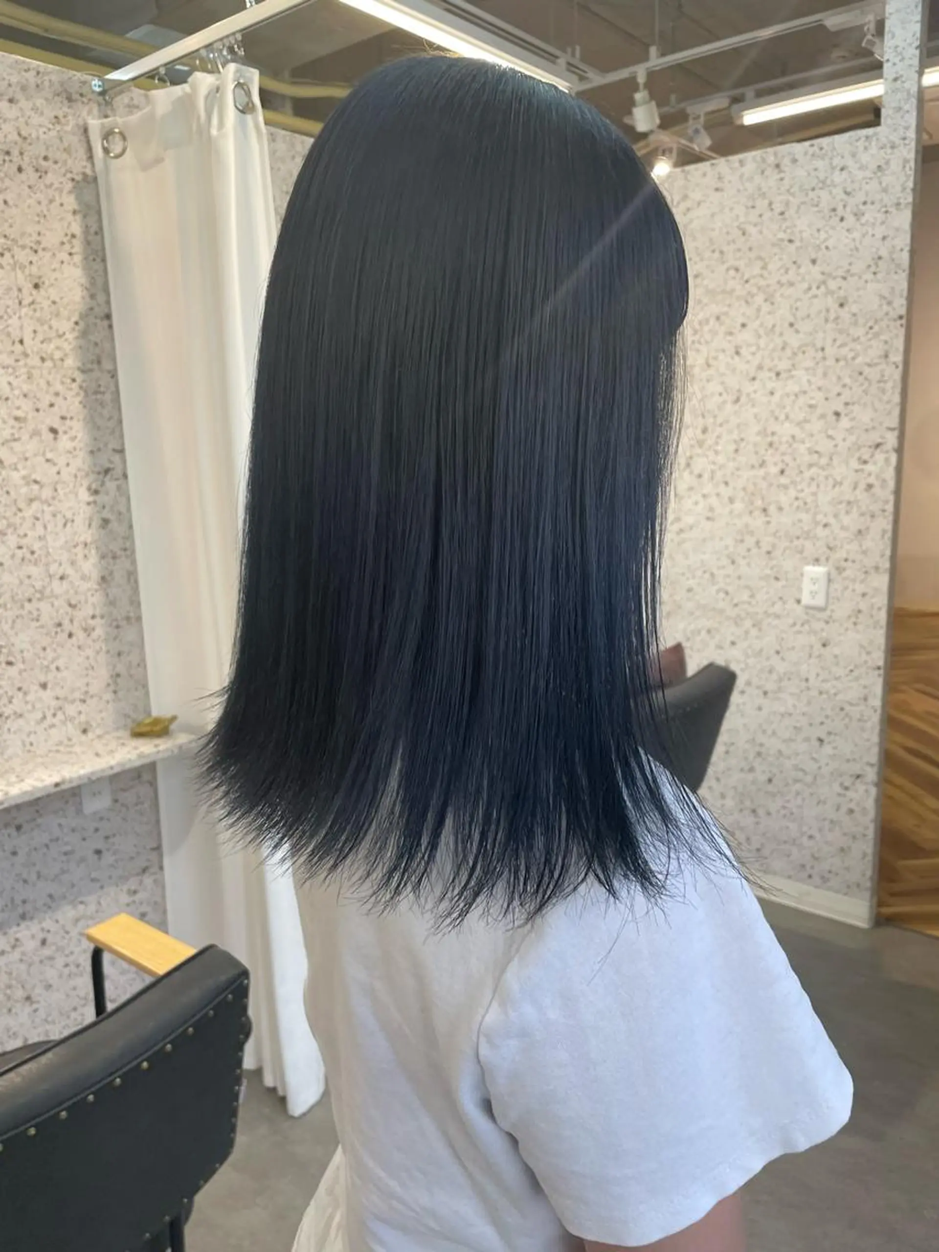セミロング カラー ブルーカラー ネイビーカラー ヘアカラー 縮毛矯正 lani hair salon所属・SHOTO ハイトー ン/デザインカラーのヘアスタイル