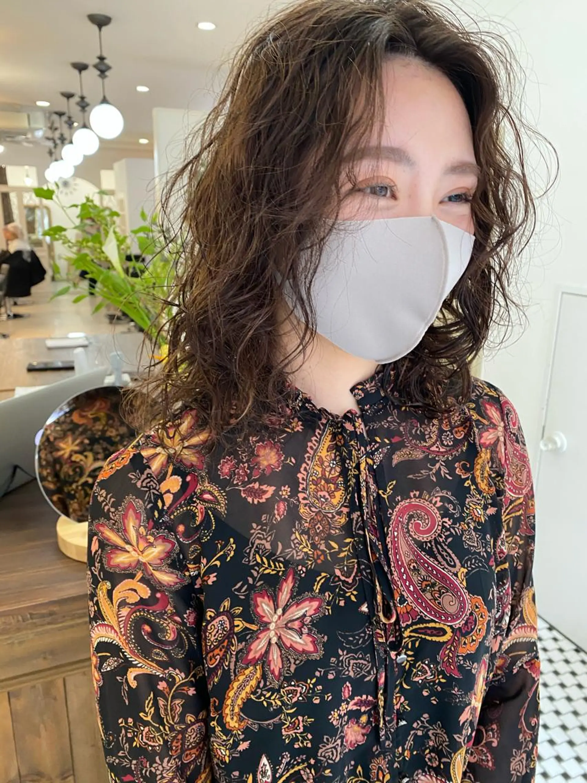 ミディアム パーマ カット パーマ 顔周りレイヤー/韓国 ブリーチminamiのヘアスタイル