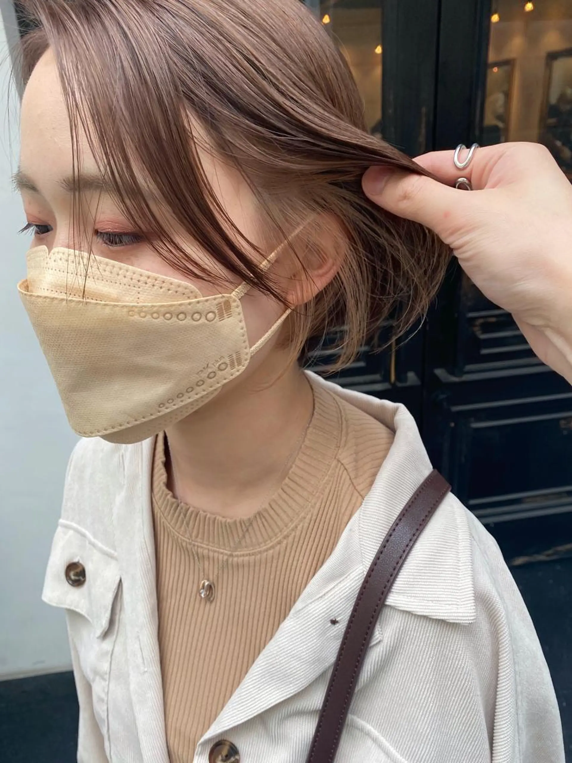 ショート カラー ベージュカラー ブリーチ ホワイトベージュ カット ヘアカラー トリートメント tonari 梅田、中崎町のヘアスタイル