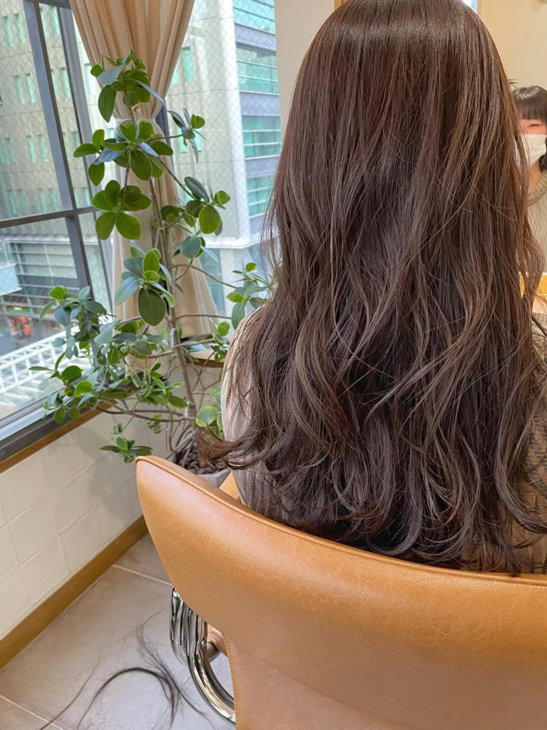 ロング カラー ベージュカラー ブリーチ ケアブリーチ ダブルカラー イヤリングカラー センターパート 田形清流のヘアスタイル