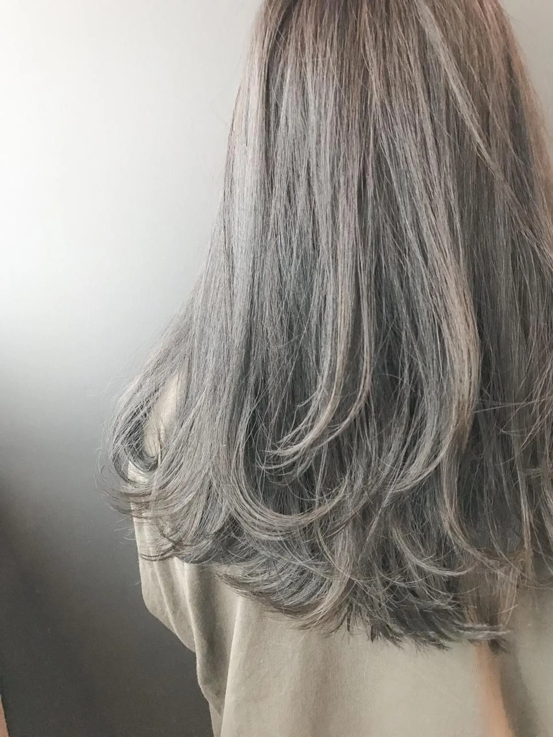 セミロング カラー ブルーカラー ブルージュ ヘアカラー BOX mico.のヘアスタイル