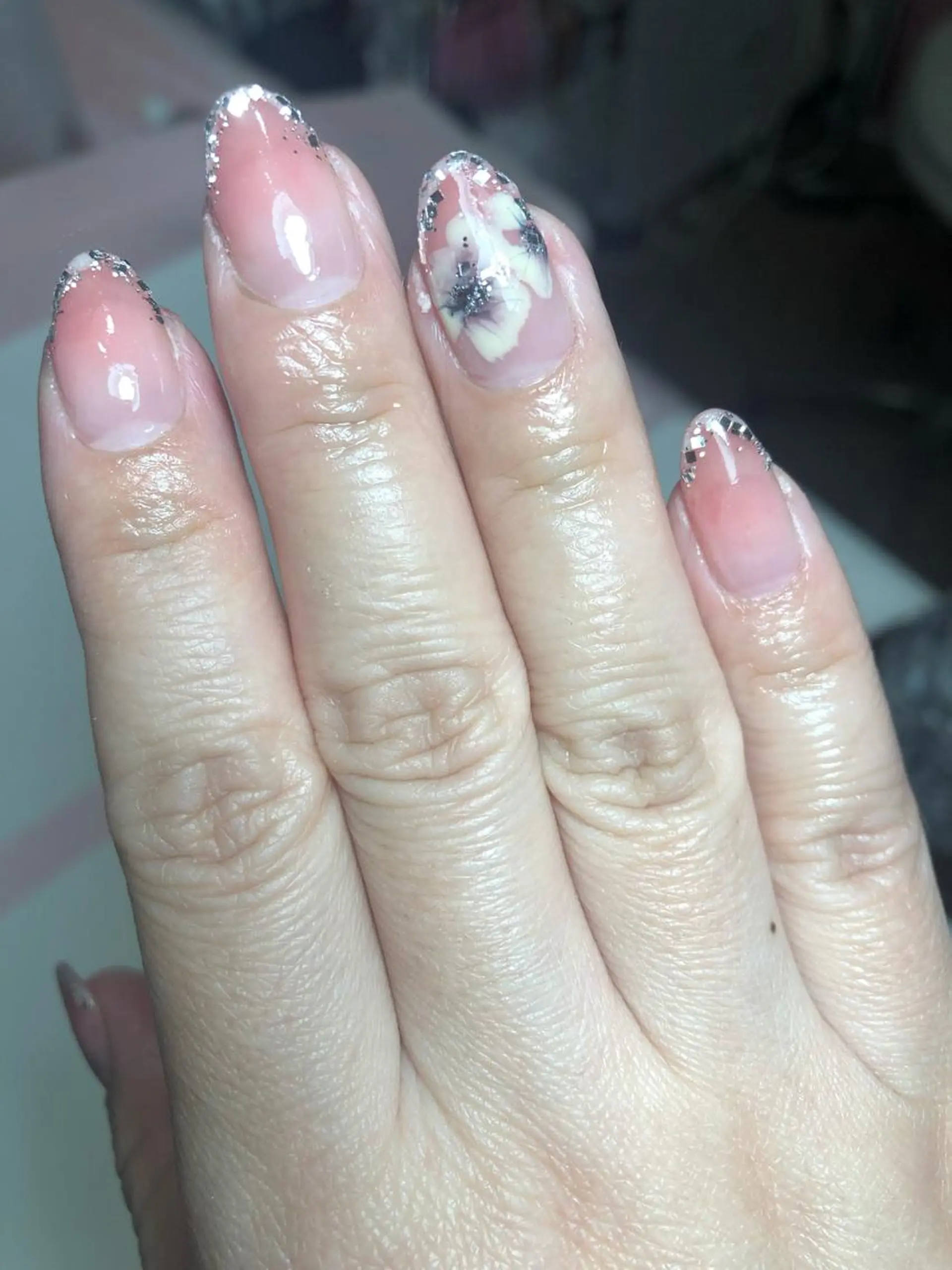 ネイル フレンチネイル ラメ(グリッター) ネイルサロン Sweetのネイルデザイン