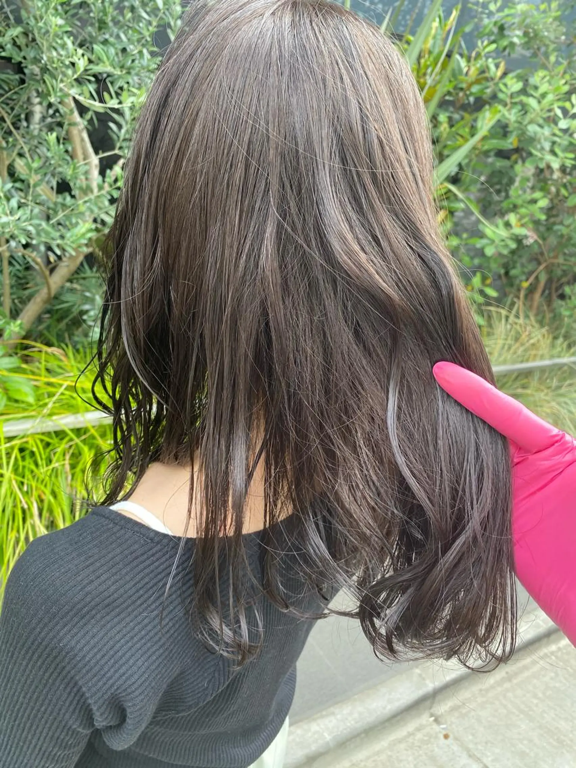 セミロング カラー ヘアアレンジ ベージュカラー ブリーチ グレージュ ハイライトカラー ミルクティーベージュ 外苑前NO.1艶髪 透明感カラーのヘアスタイル