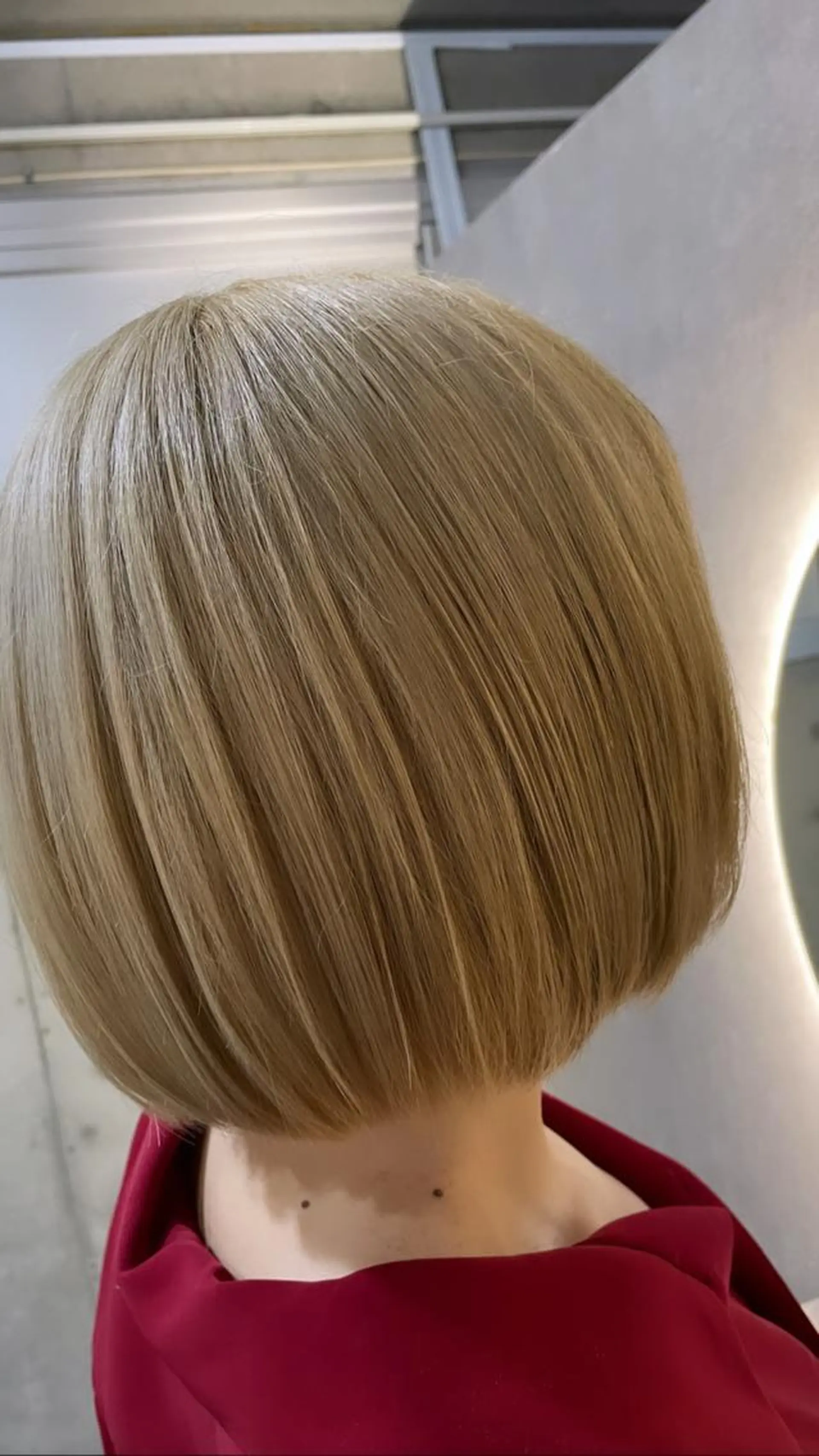 カラー ベージュカラー ミルクティーベージュ Kvell&Co.所属・ハイトーン カラーのヘアスタイル