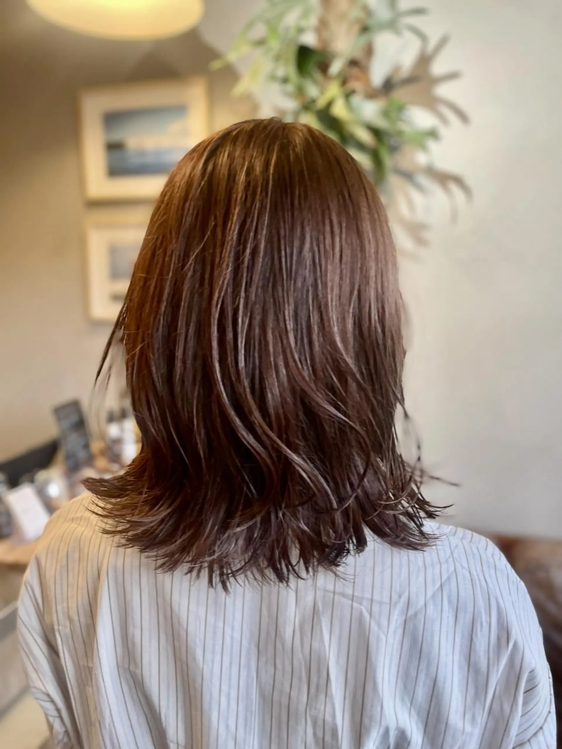 ミディアム 相澤 優色のヘアスタイル