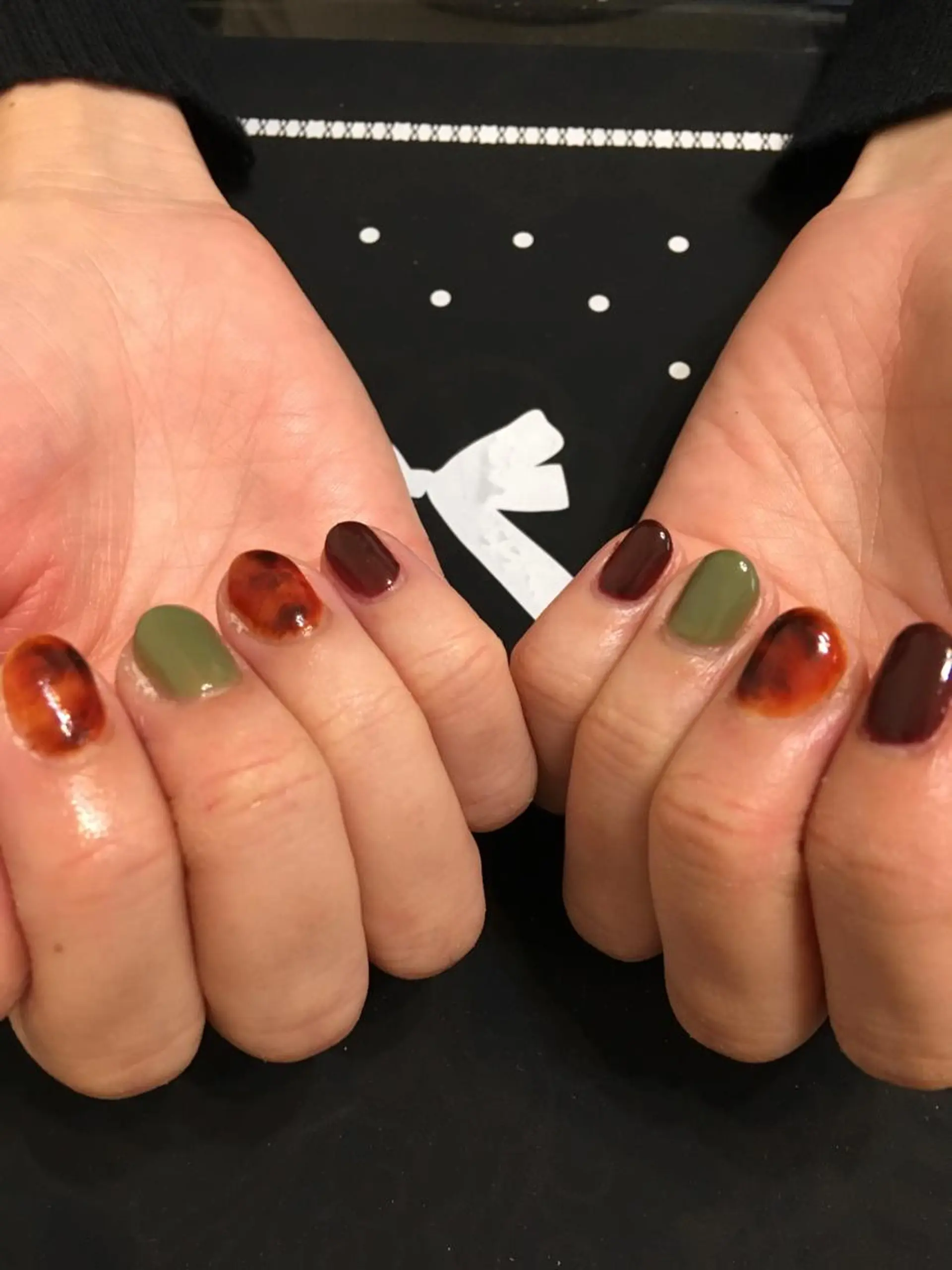 ネイル べっ甲ネイル ハンドネイル フットネイル 🌈KANÅKO 🌈のネイルデザイン