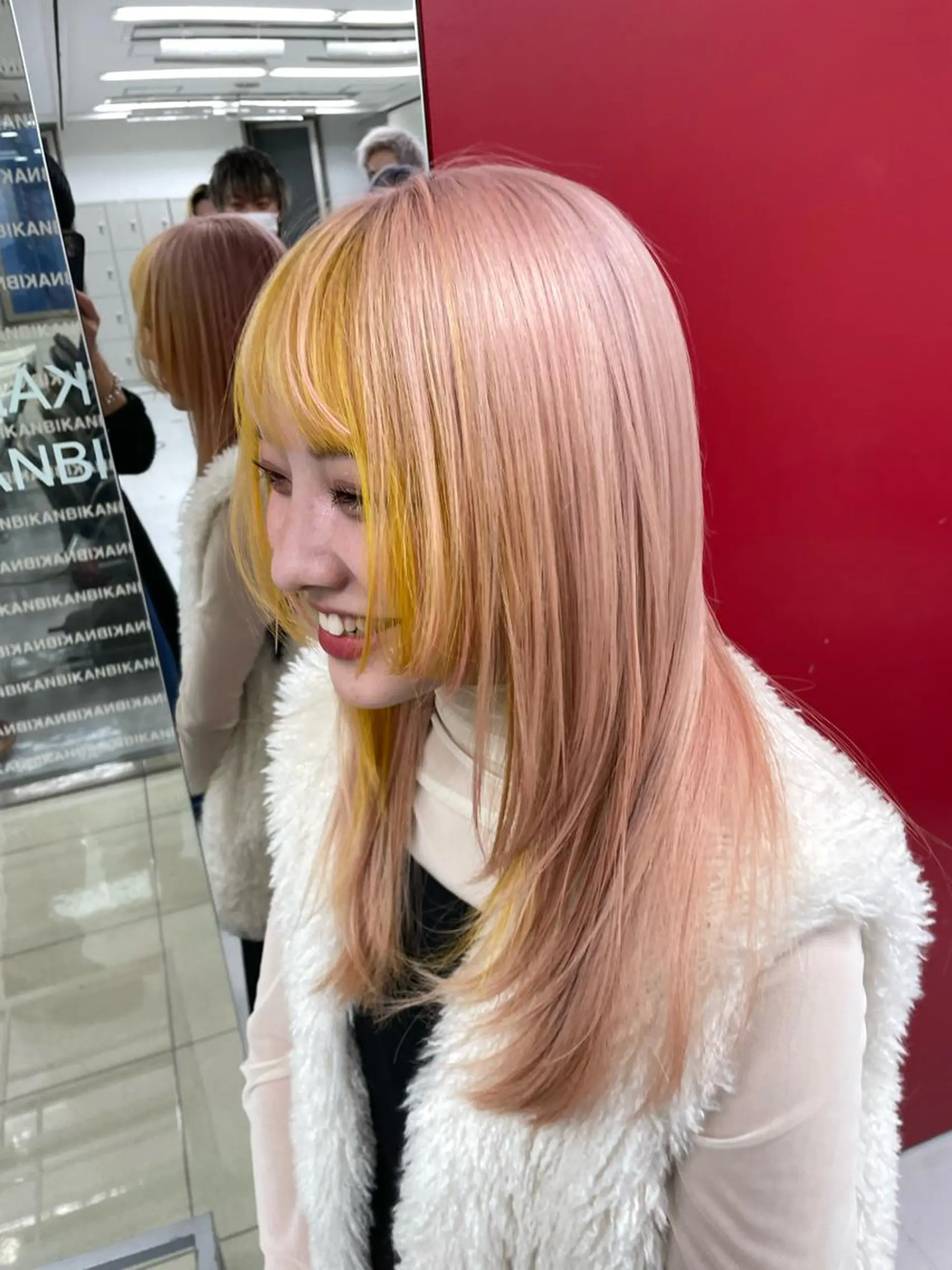 ロング カラー ピンクカラー ホワイトピンク イエローカラー Merlyosaka所属・Merlyosaka 早川未来のヘアスタイル