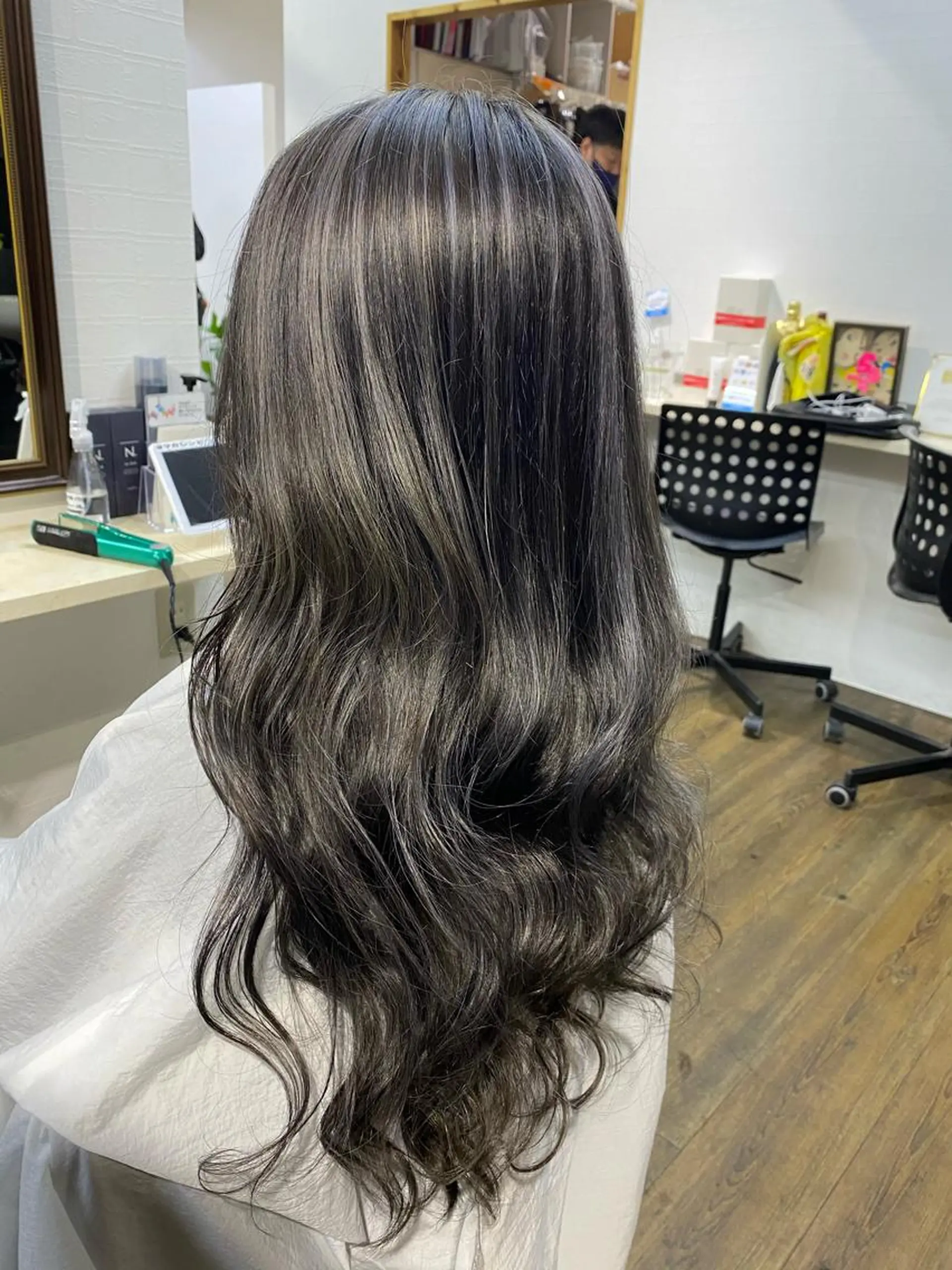 ロング カラー アッシュ カット ヘアカラー IwAsh大和駅前店所属・IwAsh大和駅前店 河野亜里香のヘアスタイル
