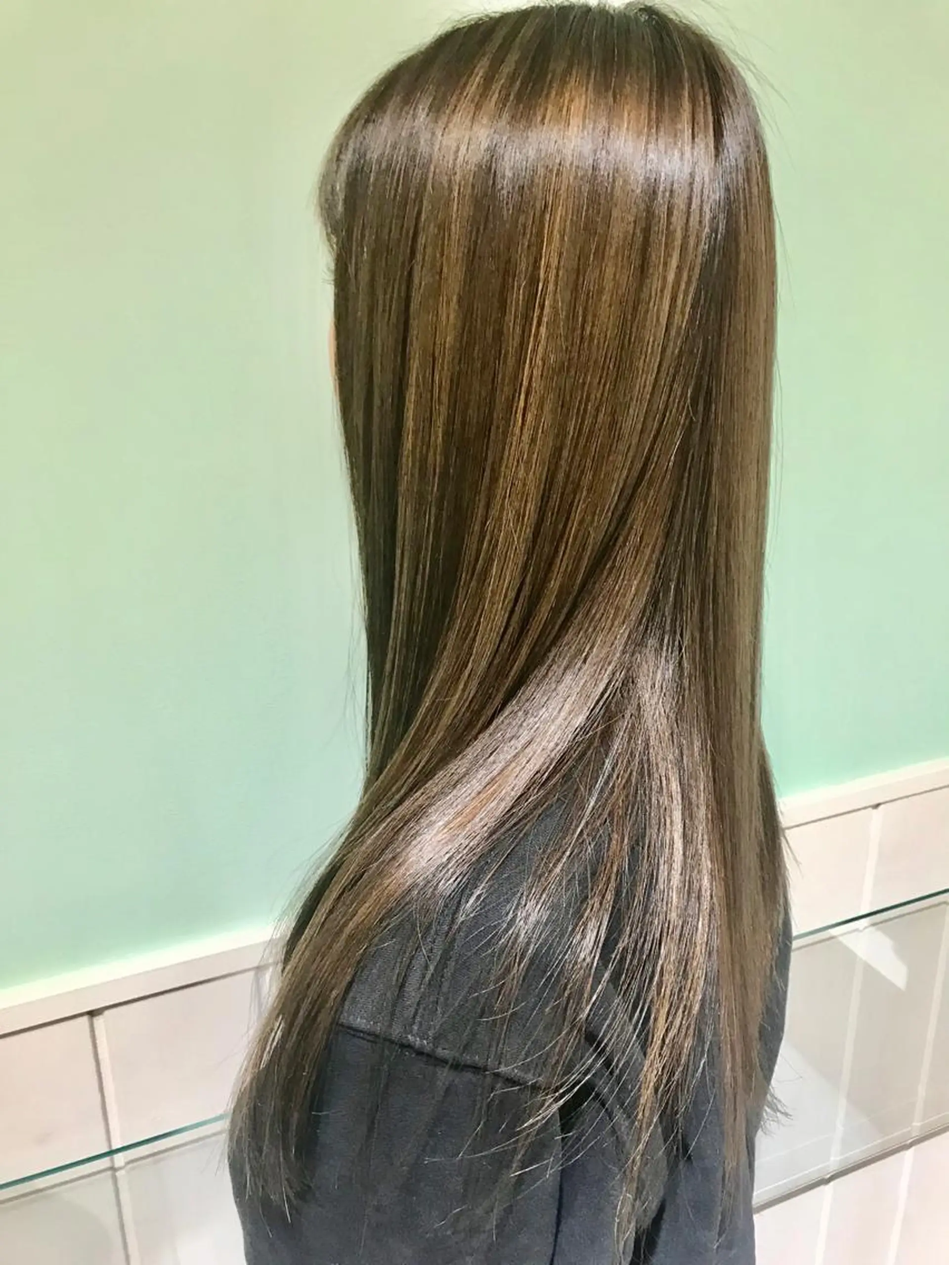 ロング カラー ヘアカラー トリートメント Neolive caffのヘアスタイル