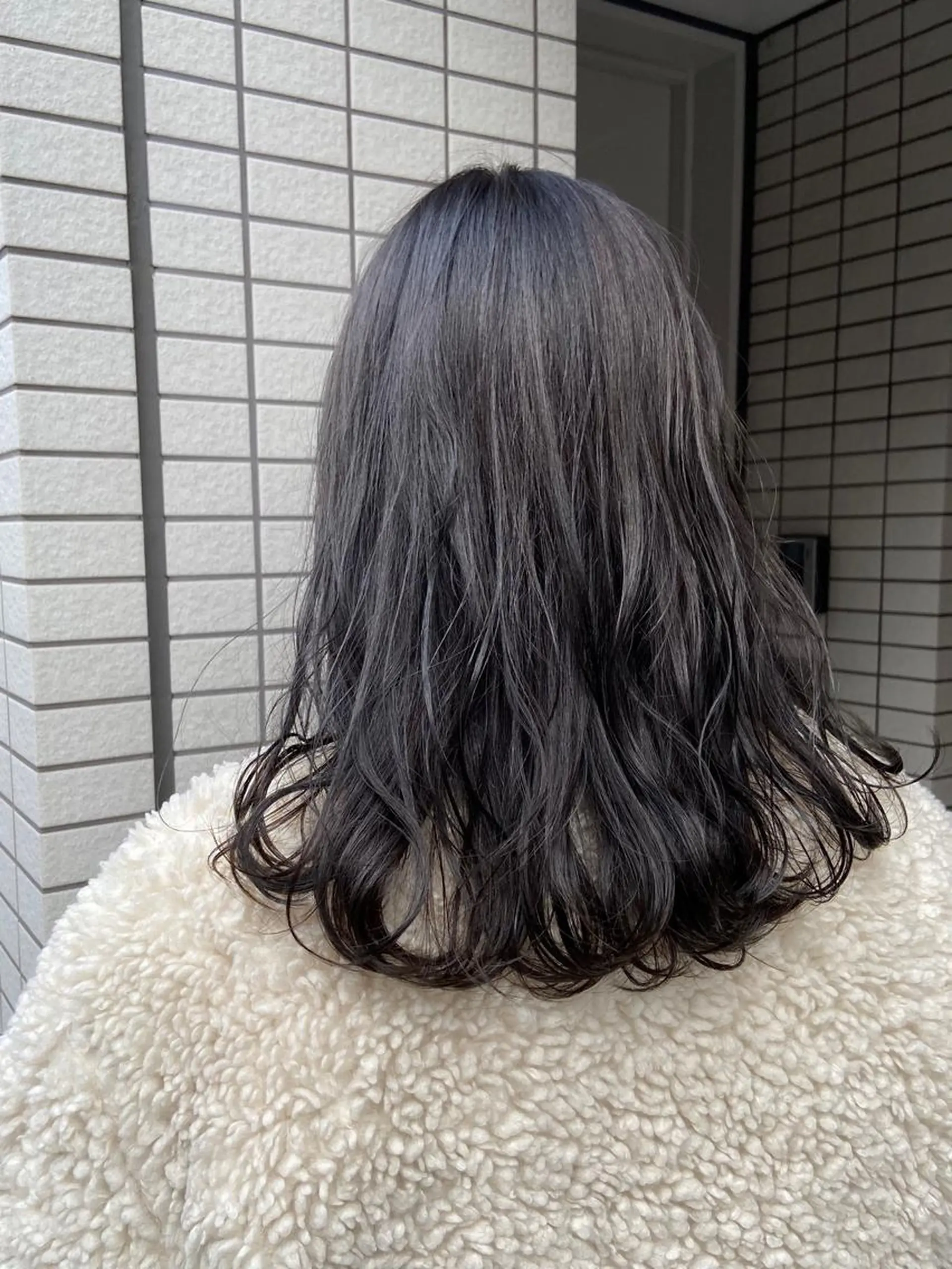 セミロング カラー 透明感カラー ダークグレー ダークグレージュ グレージュ アピール欄に重要な お知らせがありますのヘアスタイル