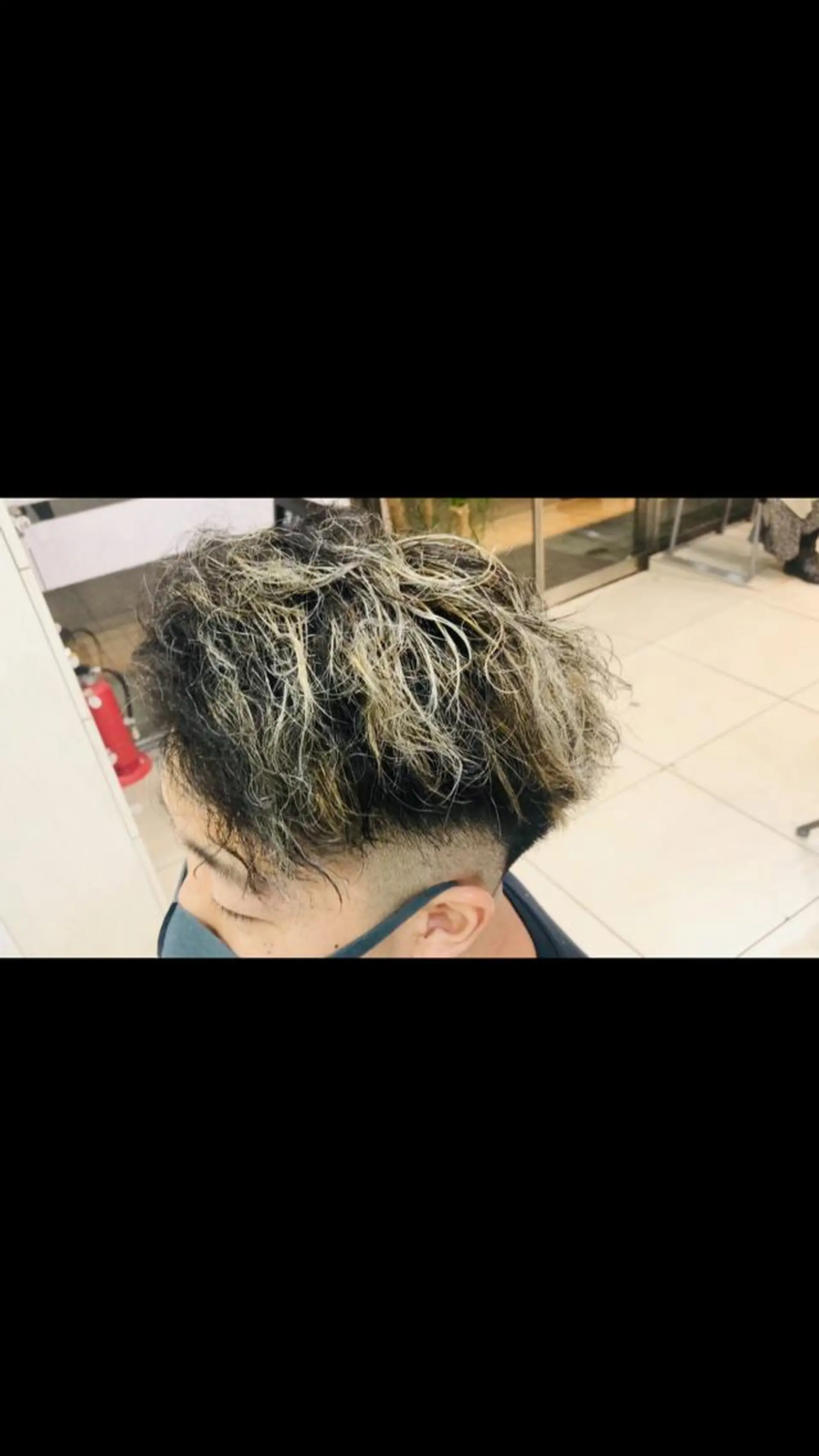 ショート カラー パーマ メンズ メンズブリーチ メンズハイライト メンズメッシュ メンズパーマ ブリーチ カット ヘアカラー パーマ 毛流れヘアの達人 店長　須田龍世のヘアスタイル
