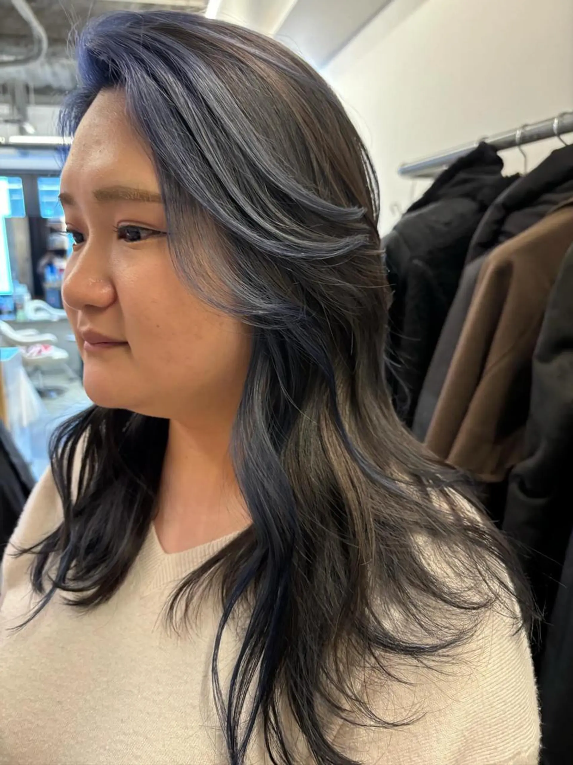 ミディアム カラー ヘアアレンジ キッズ メンズ ミストバング デザインカラー  フェイスフレーミング ネイビーカラー 顔周りカット ヘアカラー 🐈‍⬛🩷Anju Hanabusa🩷のヘアスタイル