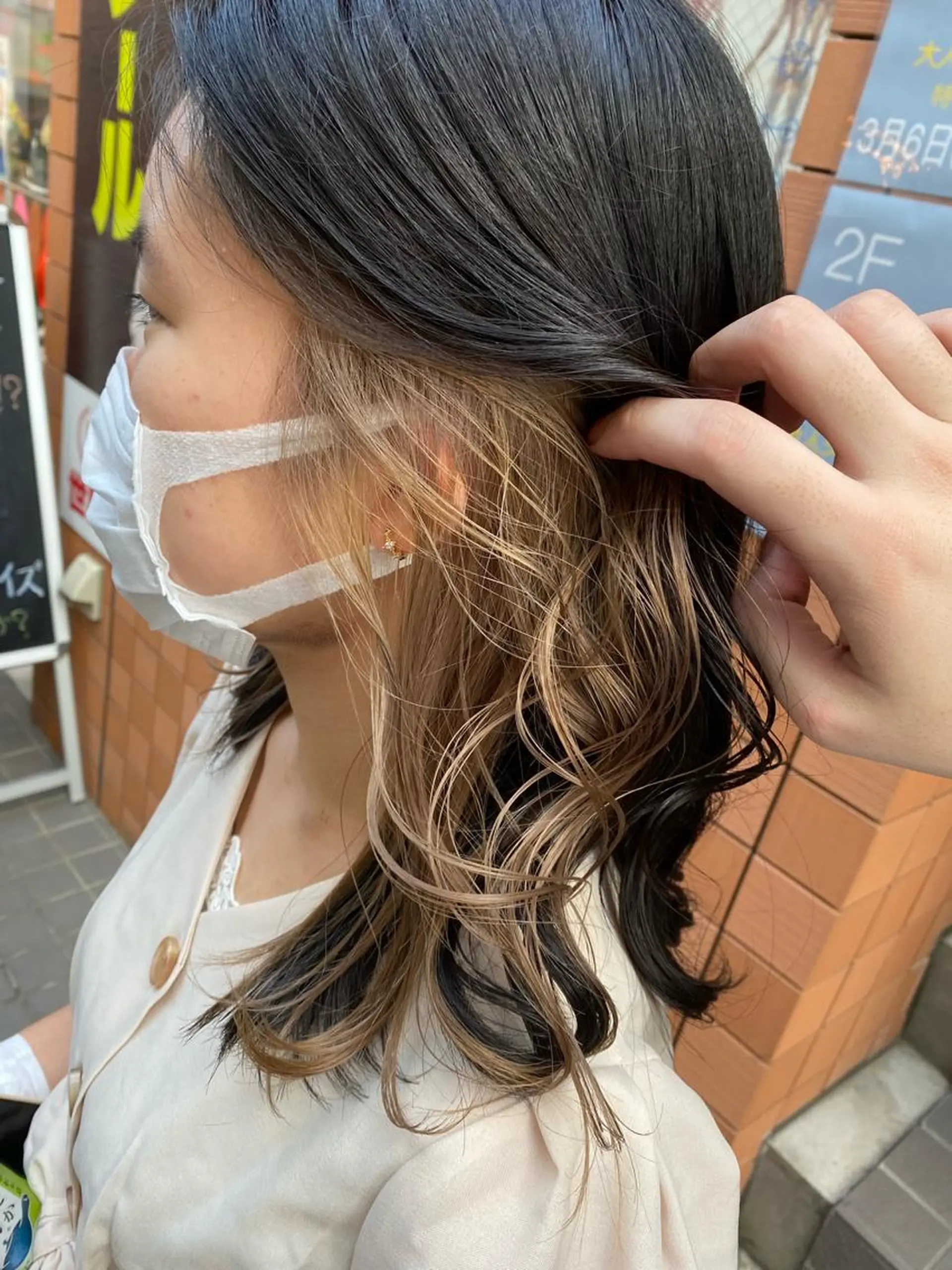 カラー ベージュカラー グレージュ ヘアカラー トリートメント ヘアセット レイヤーカット ハイトーンウエダのヘアスタイル
