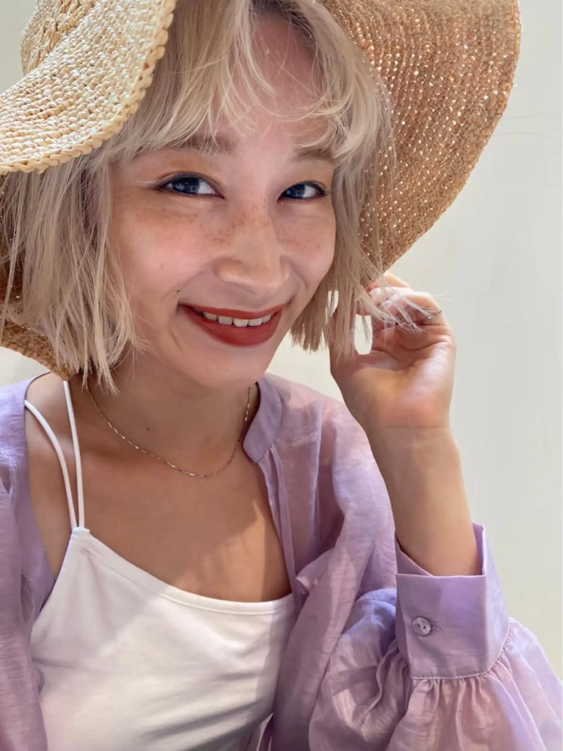 ショート カラー ブロンド ハイトーンカラー ショートヘア 韓国ヘア/耳ツボジュ エリー♡ayumuのヘアスタイル