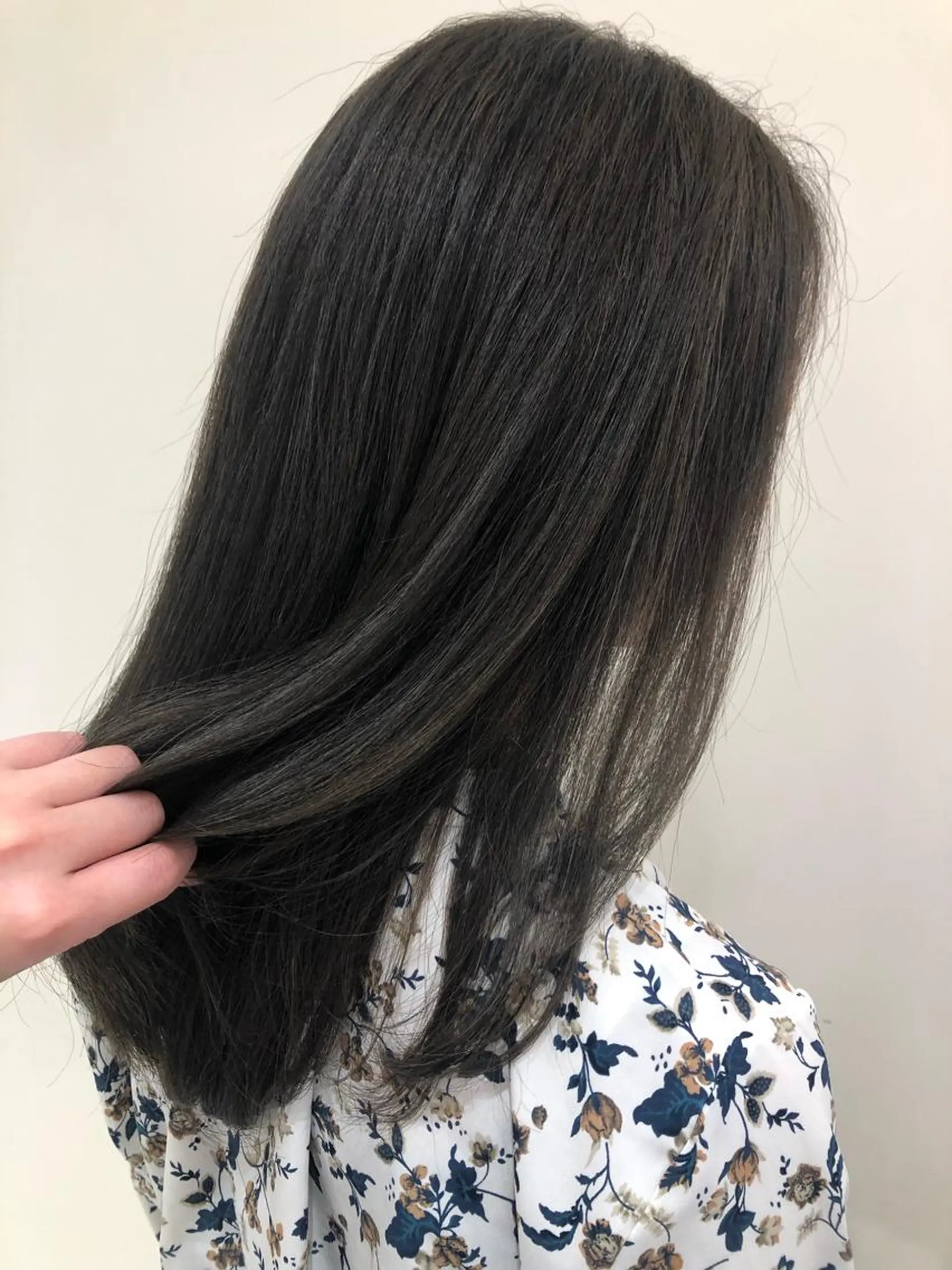 セミロング カラー 野村 さなみ✨ぱっつんボブのヘアスタイル
