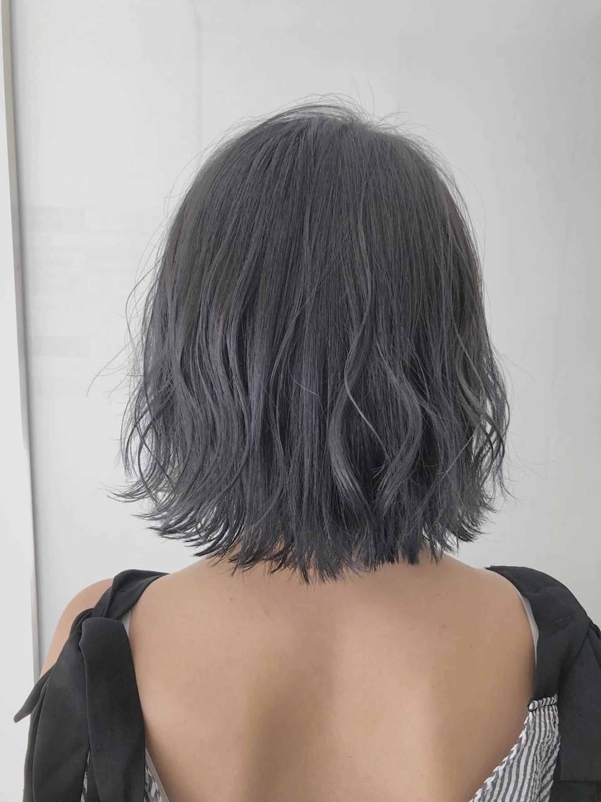 ショート カラー アッシュ アッシュグレー アッシュグレージュ ブリーチ グレージュ カット ヘアカラー トリートメント 佐々木 シホミのヘアスタイル