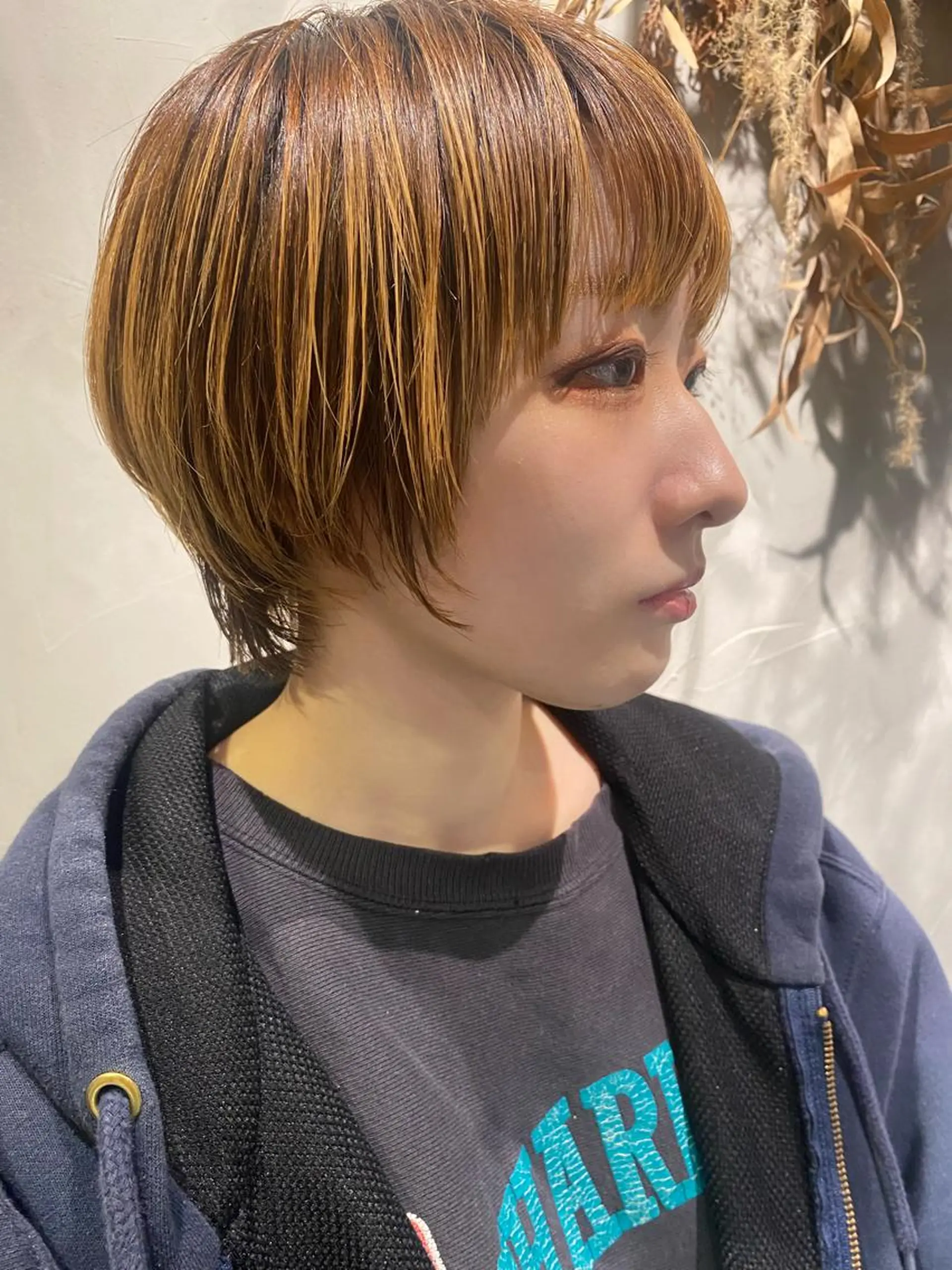 ショート ショートレイヤー レイヤーカット ショートヘア カット トリートメント デザインカラー/パー マ🦖外岡咲希🦖のヘアスタイル