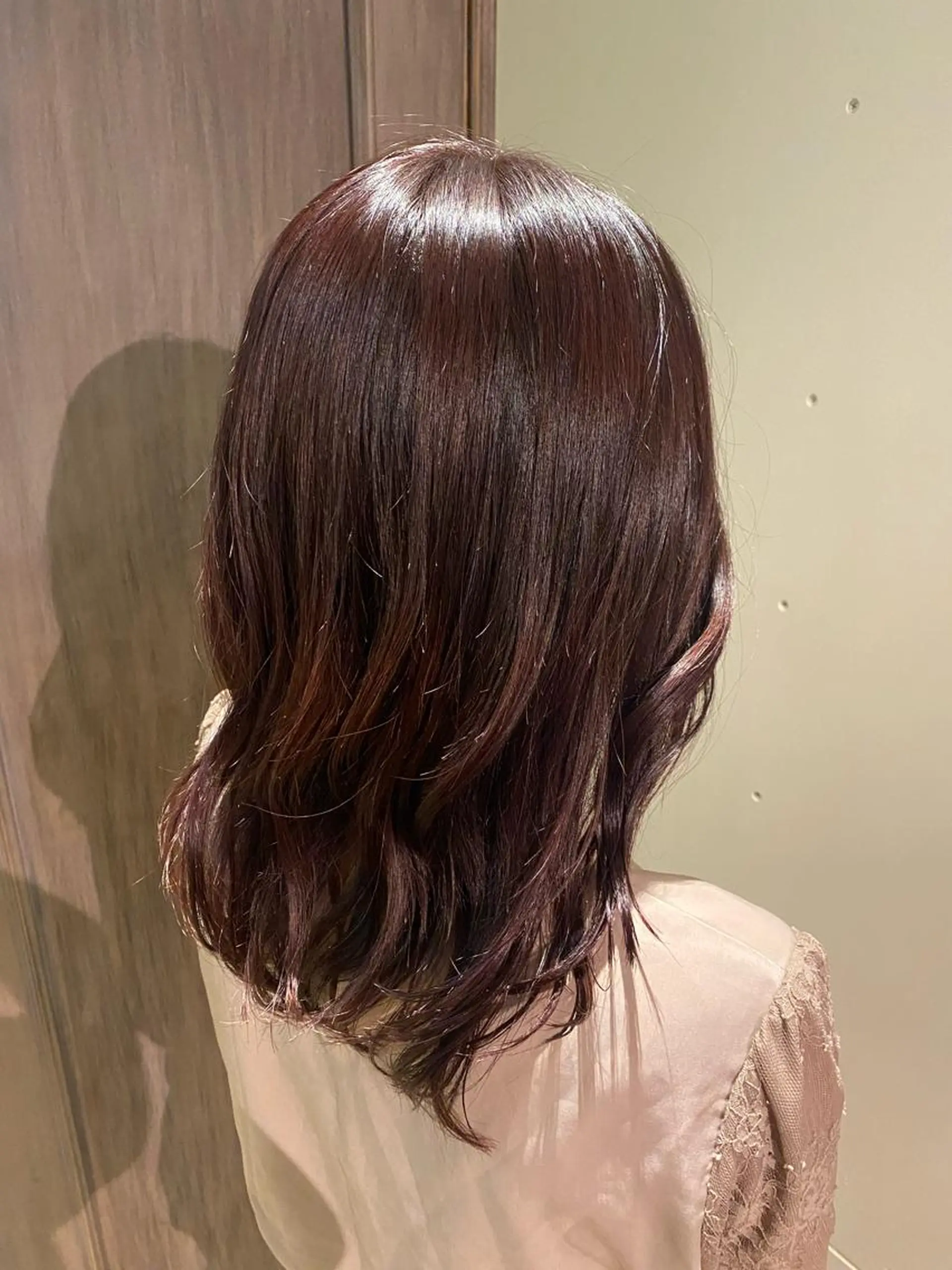 ミディアム カラー ラベンダーカラー ピンクカラー ピンクラベンダー HOLIDAYS CARE&SPA所属・キクチ ホナミのヘアスタイル
