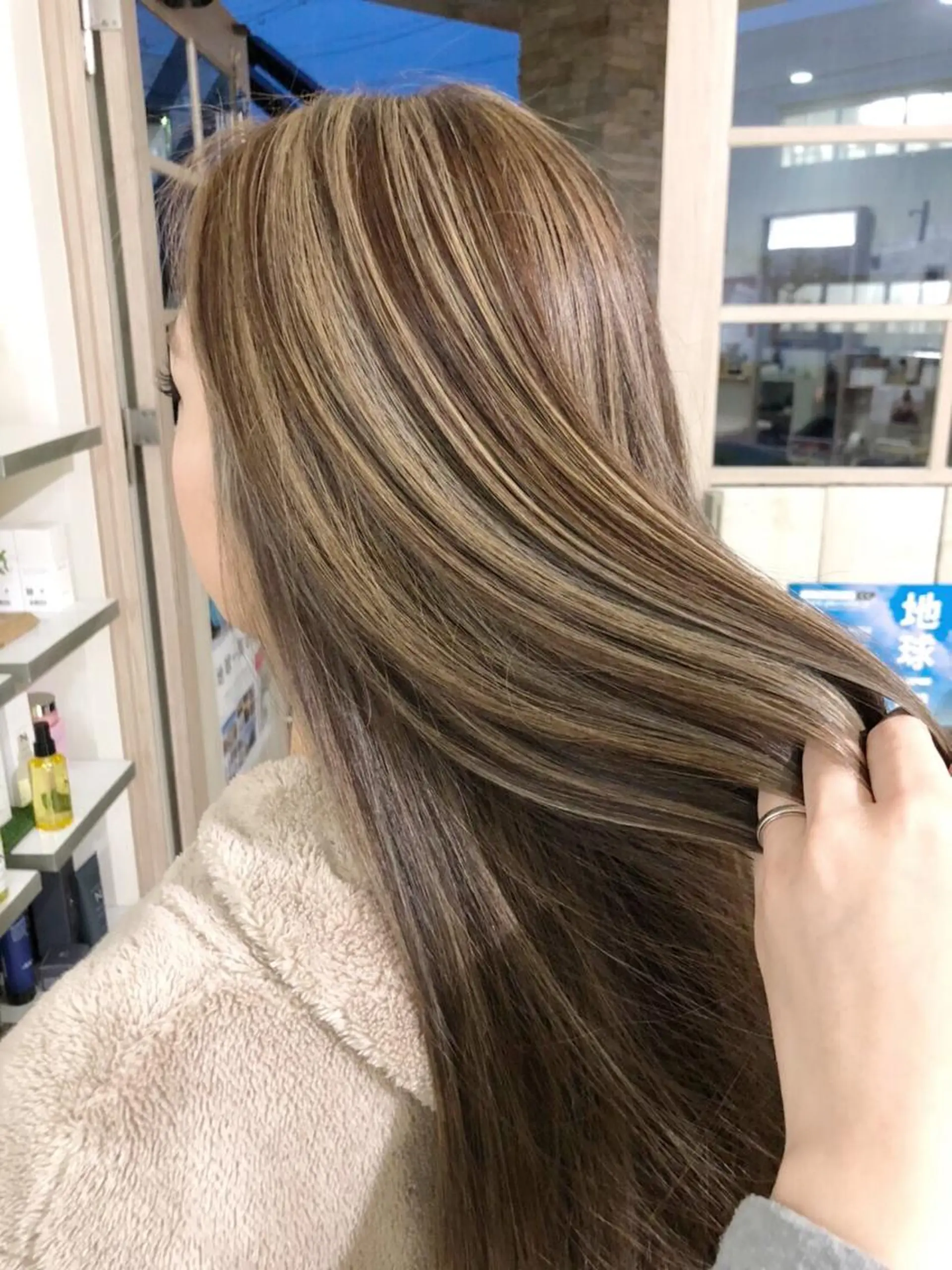 ロング カラー ヘアアレンジ kr2s アメ村のヘアスタイル