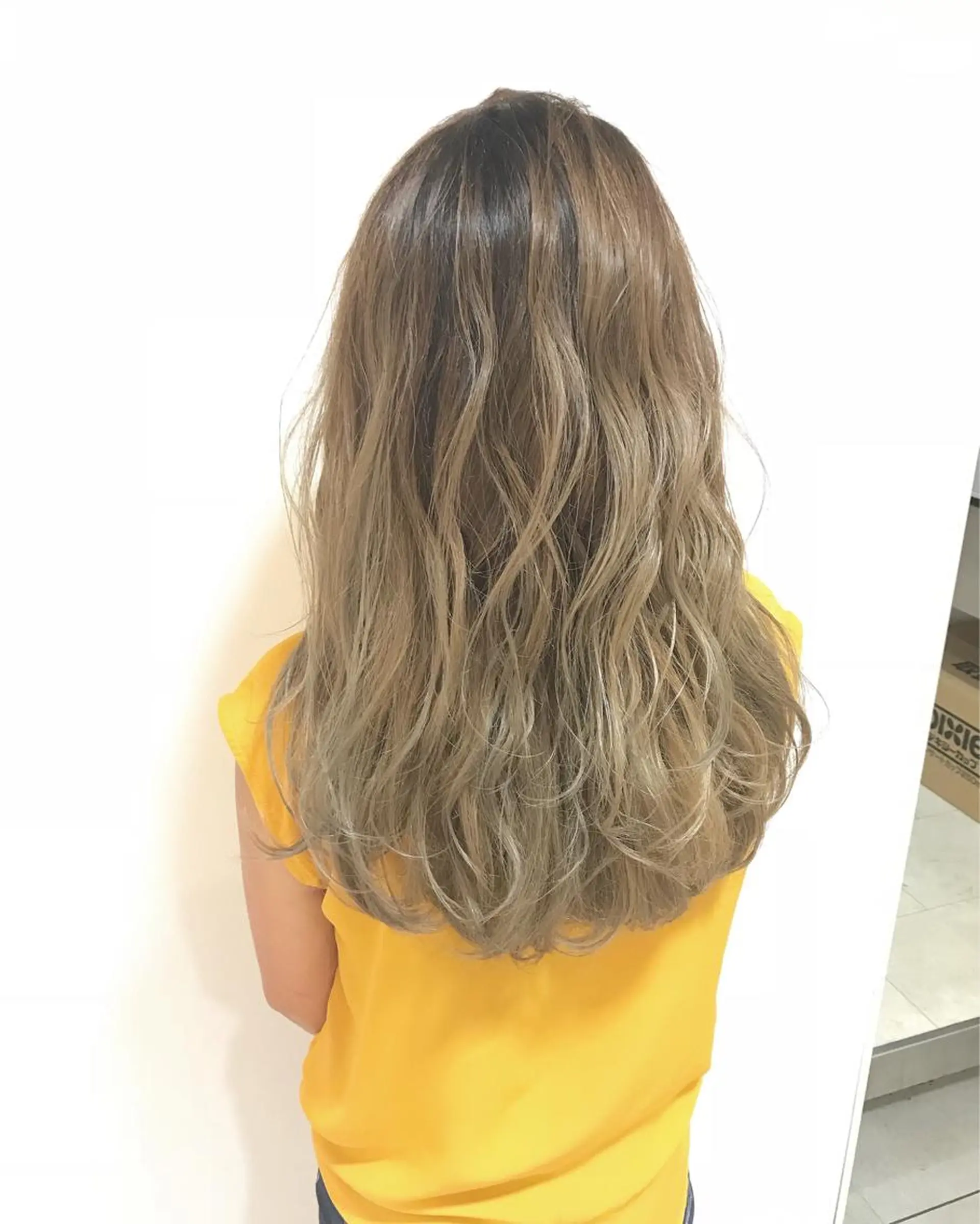 ロング カラー バレイヤージュ ブリーチ グラデーションカラー レイヤーカット ヘアカラー トリートメント chiyo yasuのヘアスタイル
