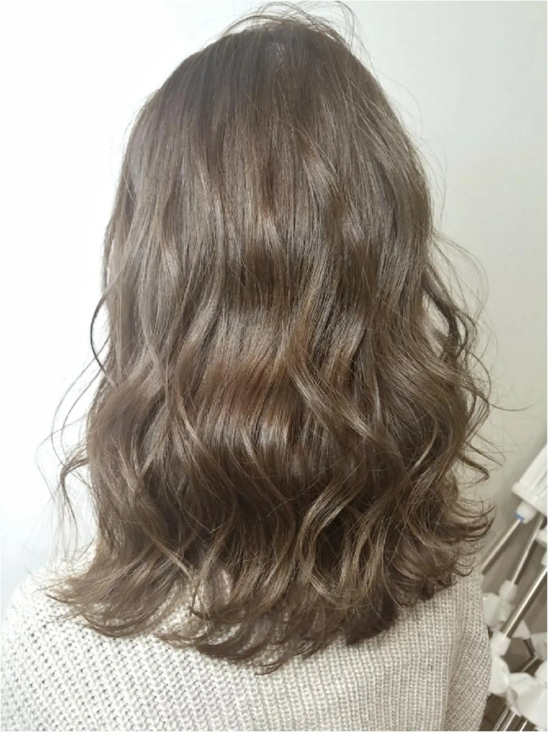 ミディアム カラー グレージュ イルミナカラー 【髪質改善美容師】t occa茨木篠原健太のヘアスタイル