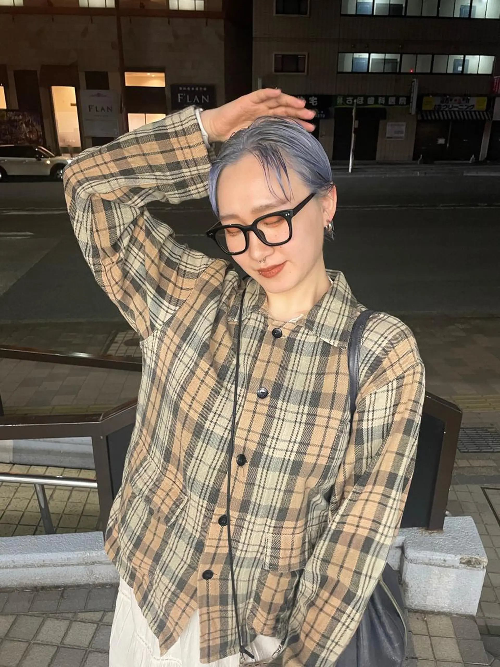 ショート カラー mika｜寒色カラー ｜ブリーチカラーのヘアスタイル