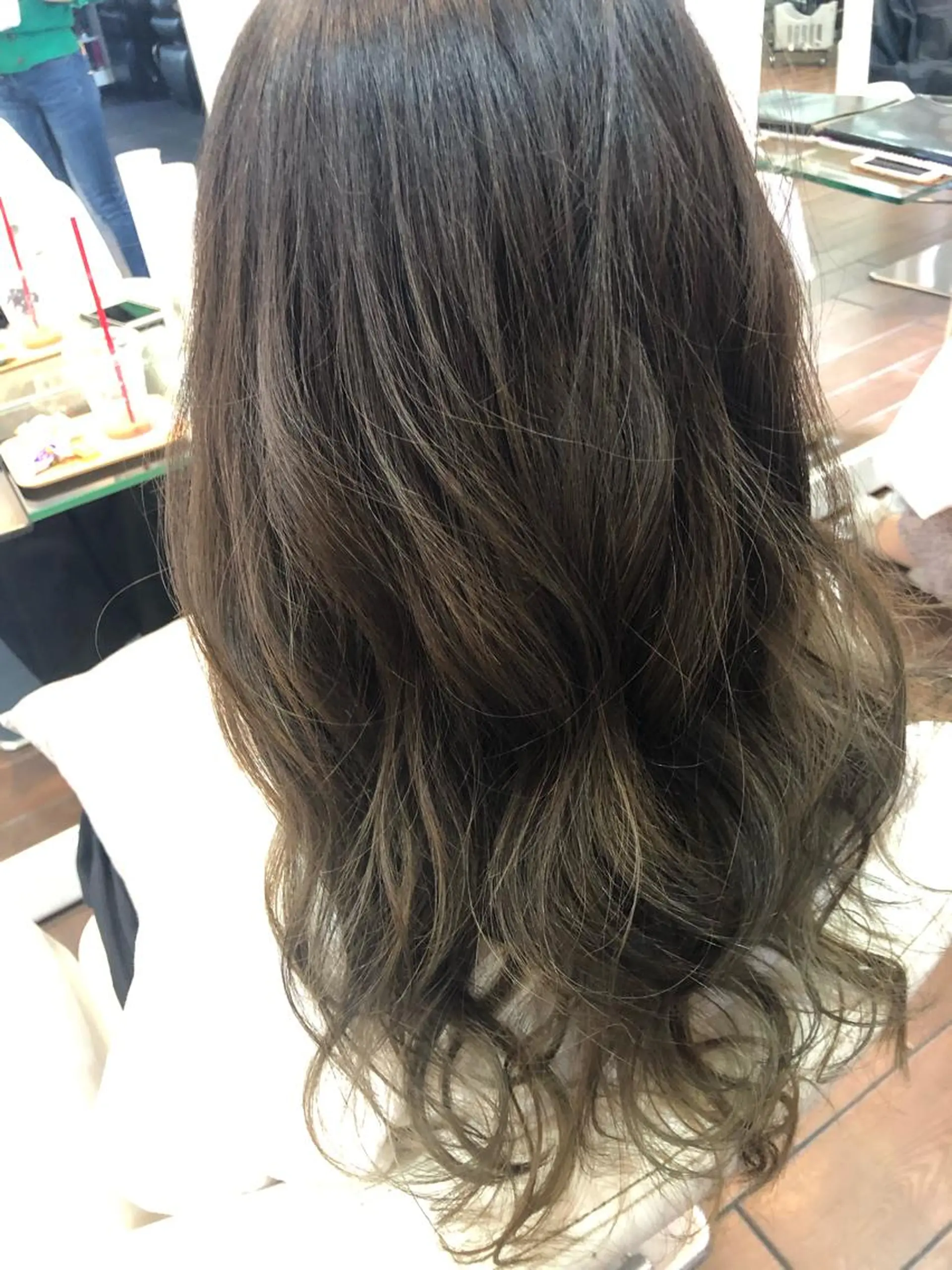 ロング カラー アッシュ ブリーチ 田上 (たのうえ)のヘアスタイル