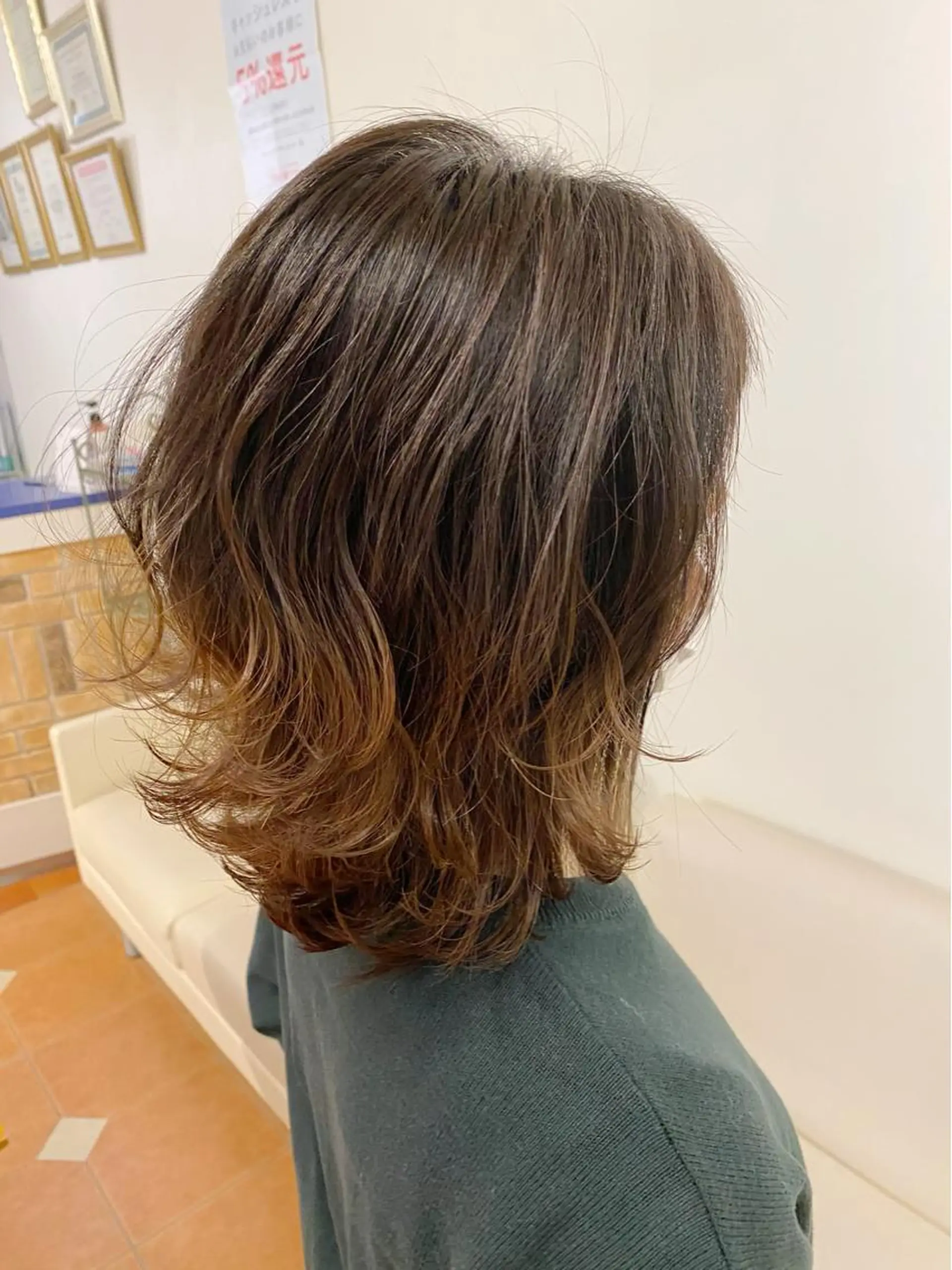 ミディアム カラー デザインカラー グラデーションカラー ハイトーンカラー ヘアカラー トリートメント 石井 佑樹のヘアスタイル