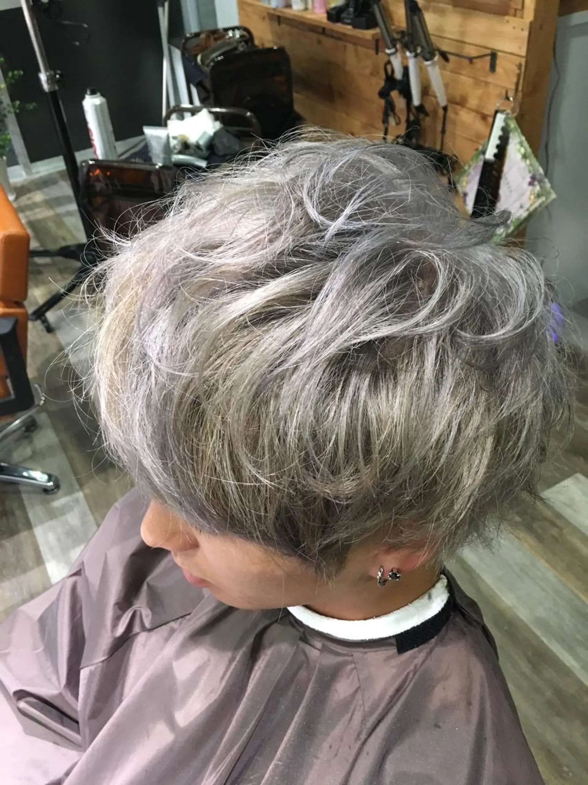 カラー メンズ メンズブリーチ ブリーチ シルバー 仁 ジンのヘアスタイル
