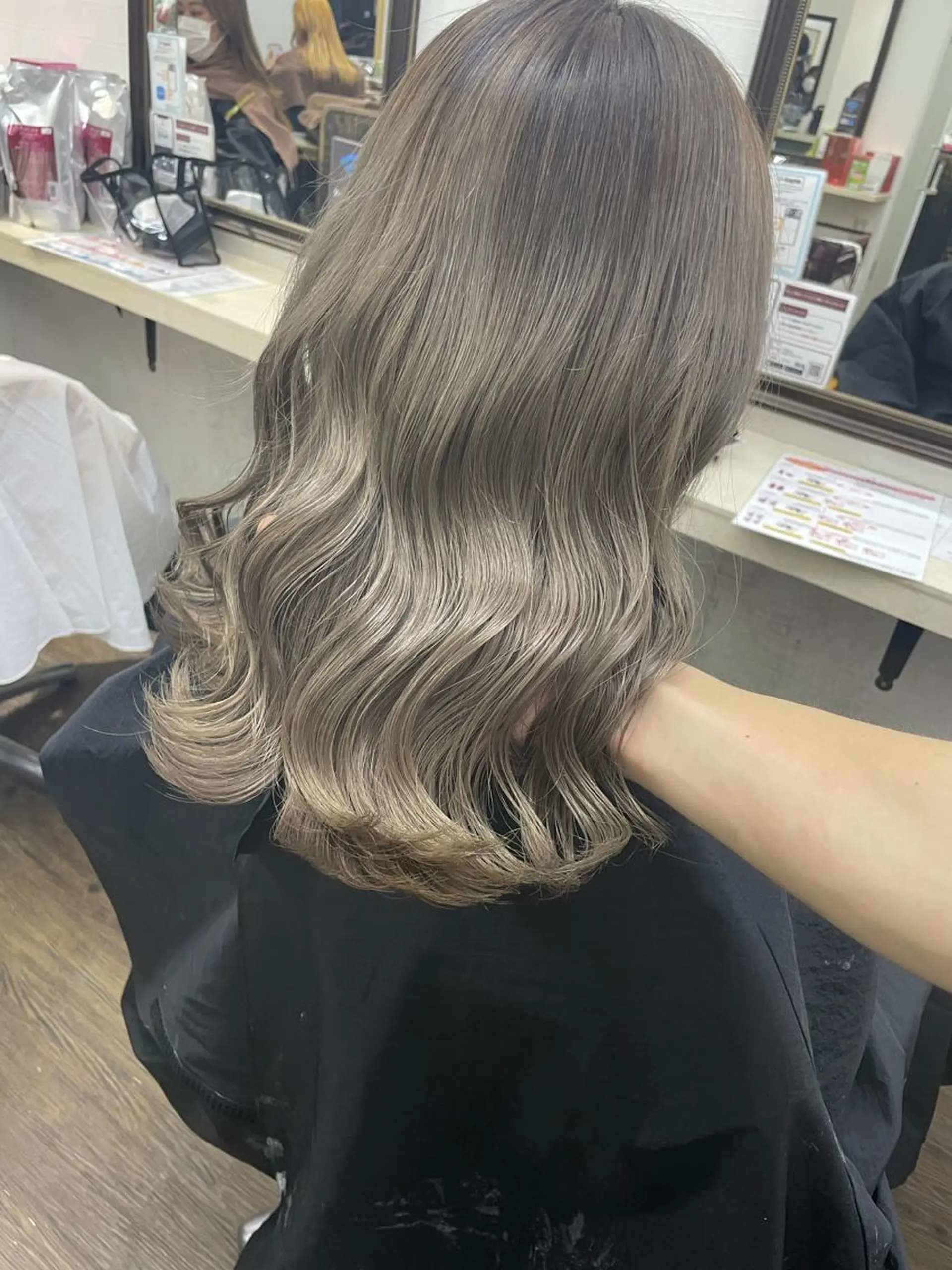 セミロング カラー ヒカ/外国人風 デザインカラーのヘアスタイル