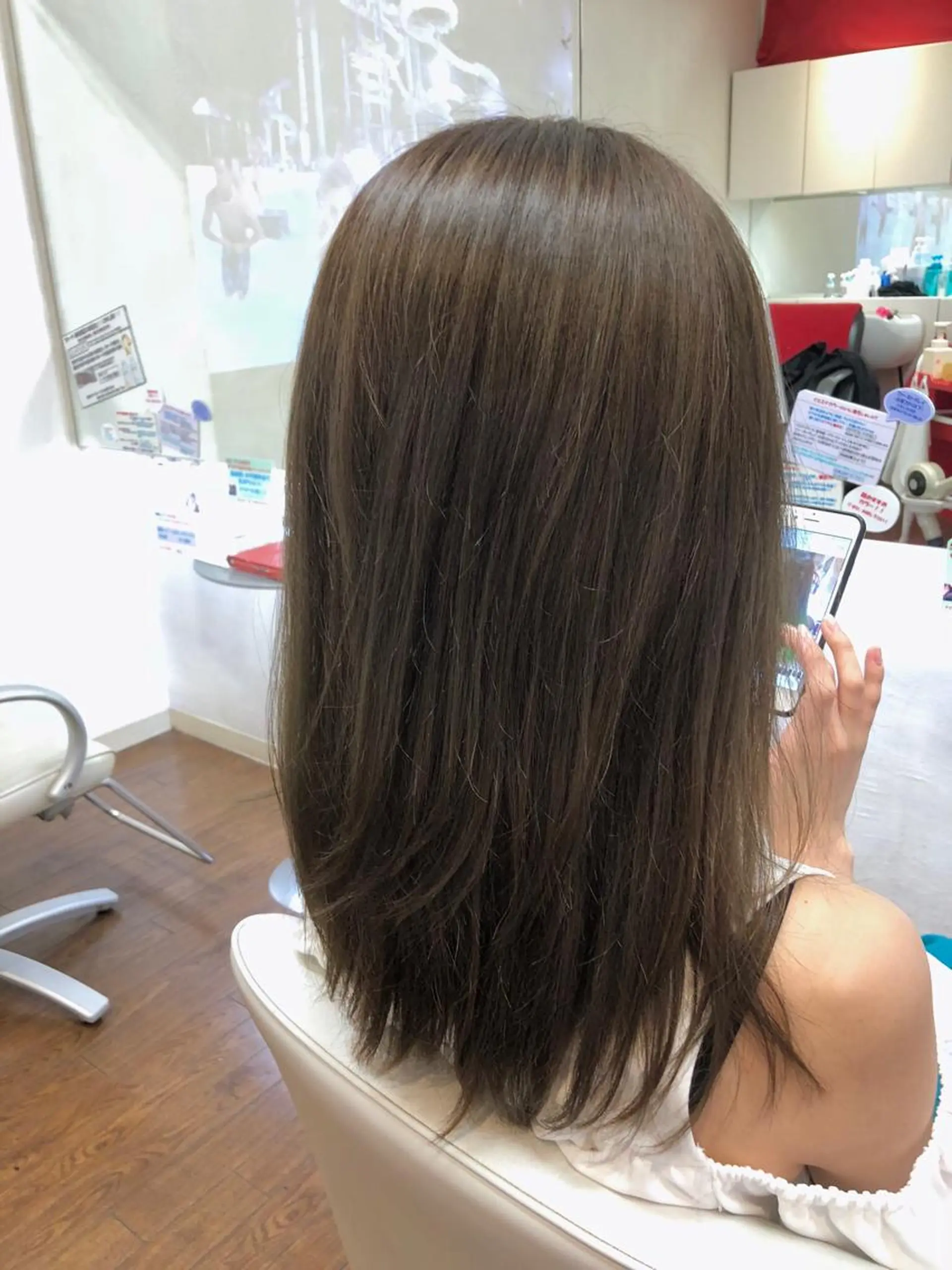 ミディアム カラー 透明感カラー グレージュ ハイライトカラー イルミナカラー ハイライト カット ヘアカラー 萩原 博のヘアスタイル