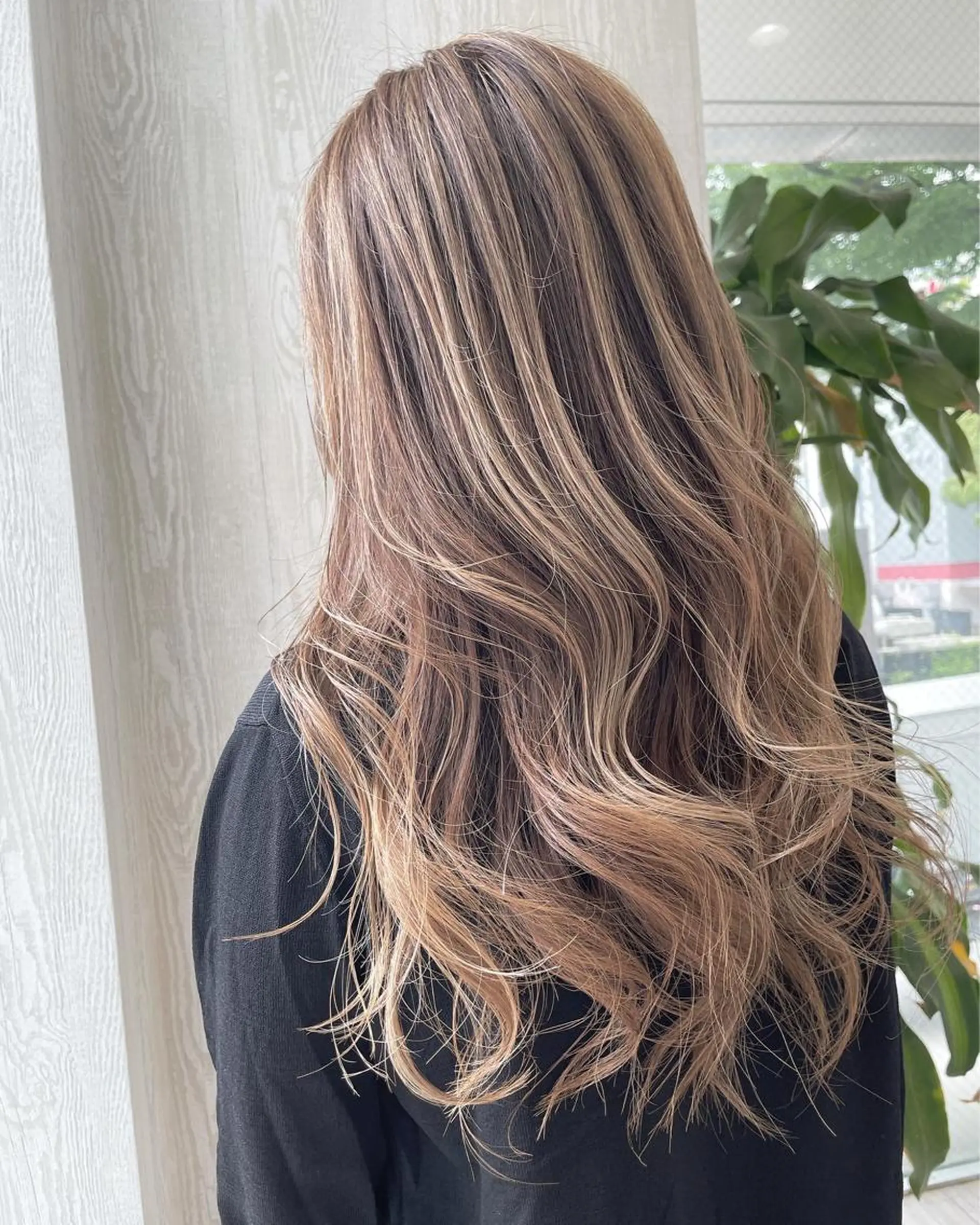 ロング カラー アッシュ バレイヤージュ ベージュカラー ミルキーベージュ 外国人風カラー ヘアカラー トリートメント 河合秀明/ハイライト /インナーカラーのヘアスタイル