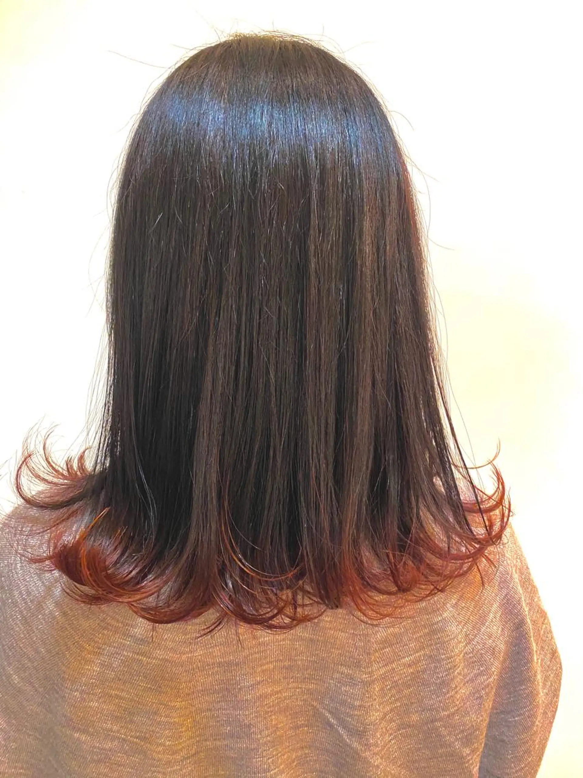 ミディアム カラー ブリーチ パープルカラー レッドカラー よこもり あいのヘアスタイル
