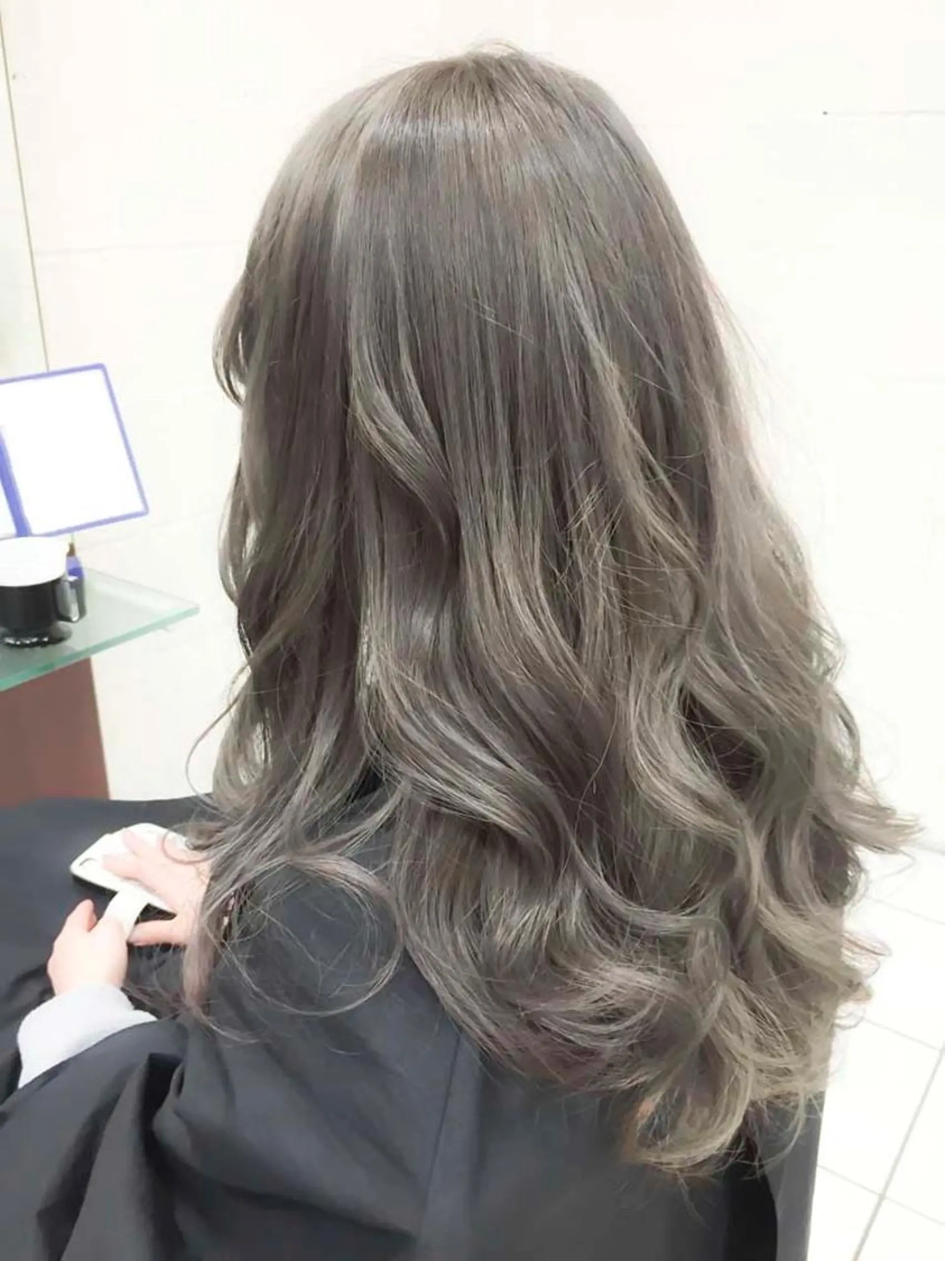 ロング カラー ヘアアレンジ アッシュ アッシュグレー アッシュグレージュ グレージュ 外国人風カラー モテ髪透明感❤️ デイズヘアカラーのヘアスタイル