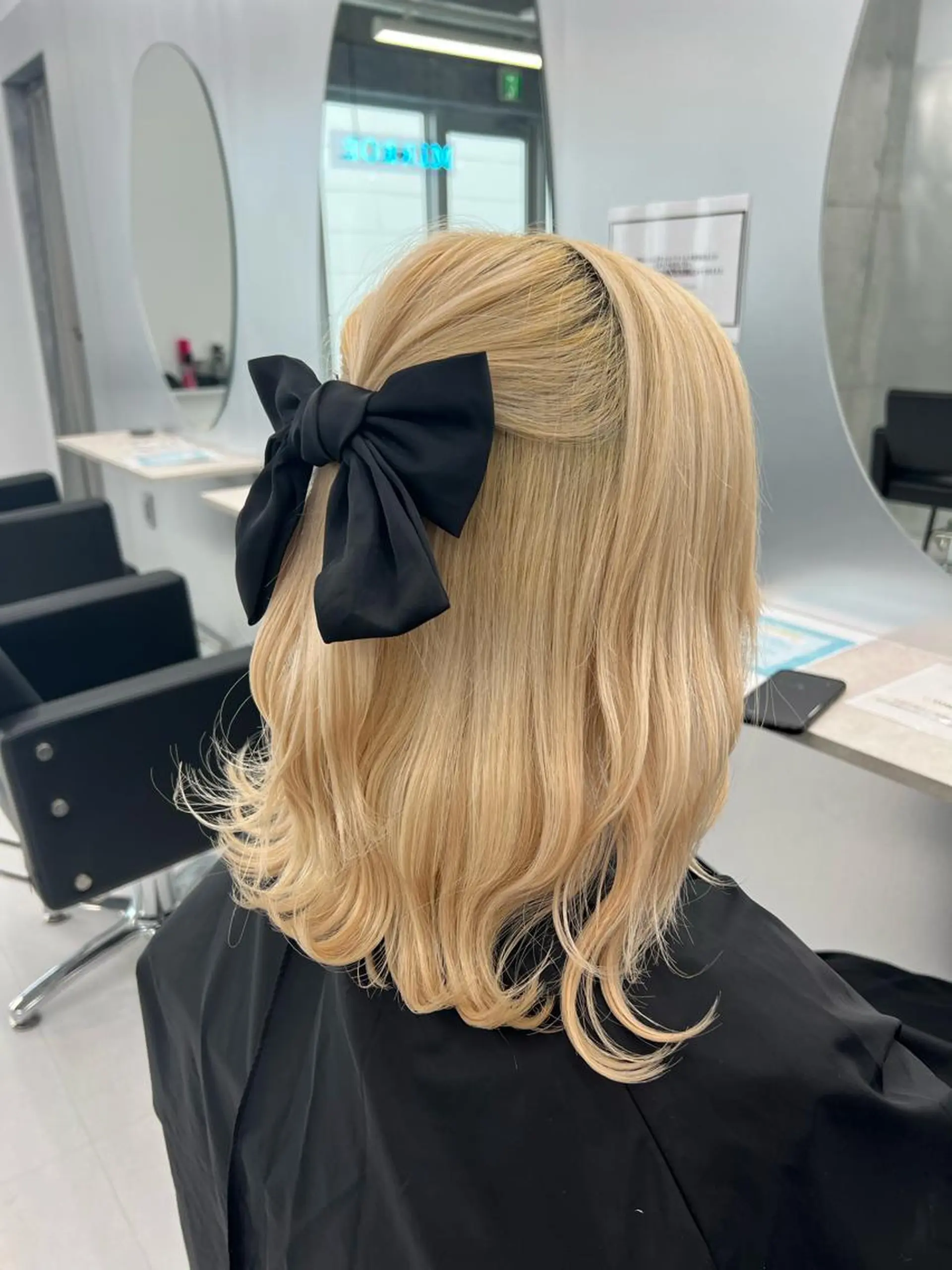セミロング ヘアアレンジ 👑高評価多数エク ステ×ハイトーン唯澄のヘアスタイル
