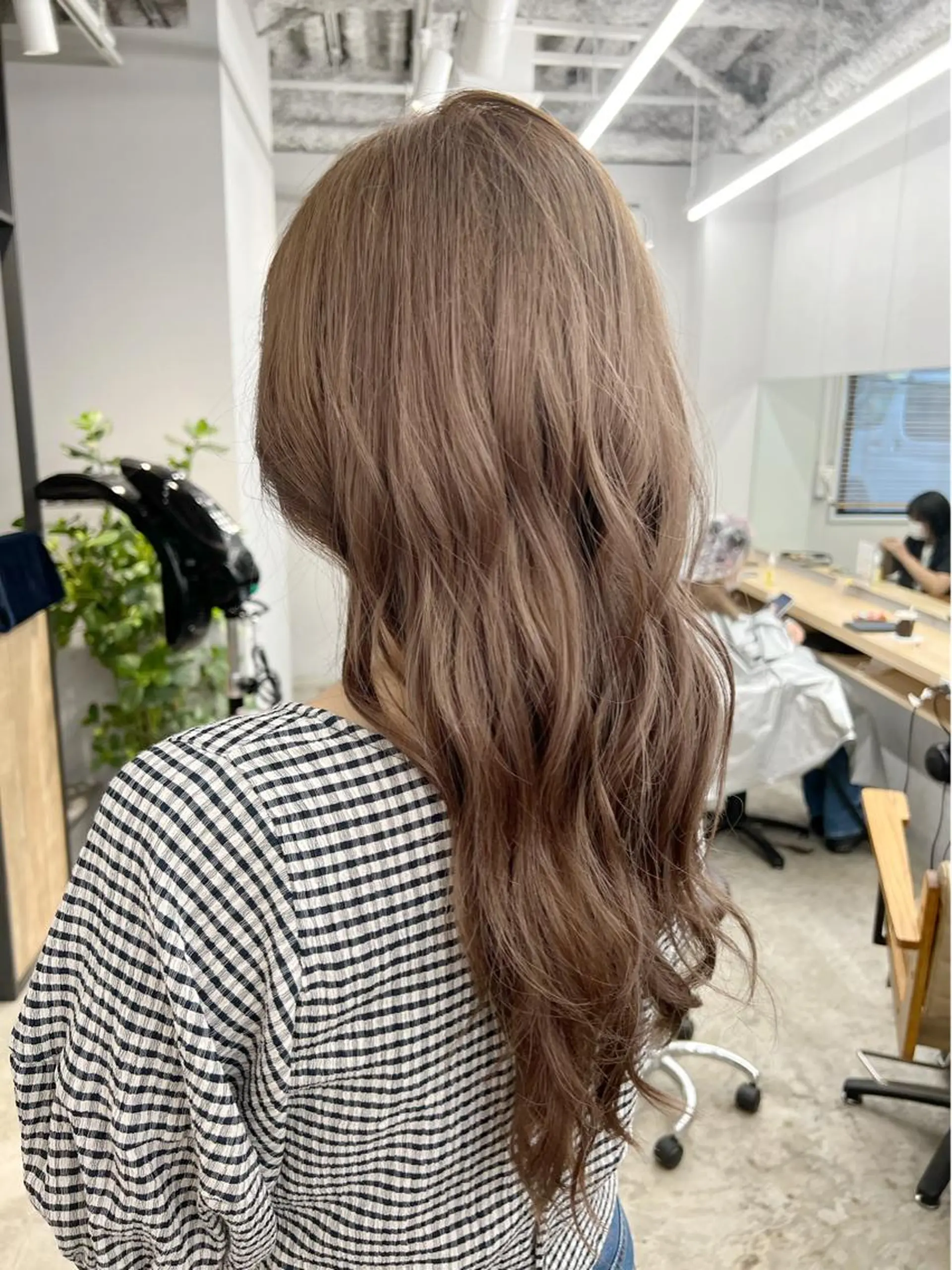 セミロング カラー ベージュカラー ミルクティーベージュ 代表　YUKI ☆のヘアスタイル