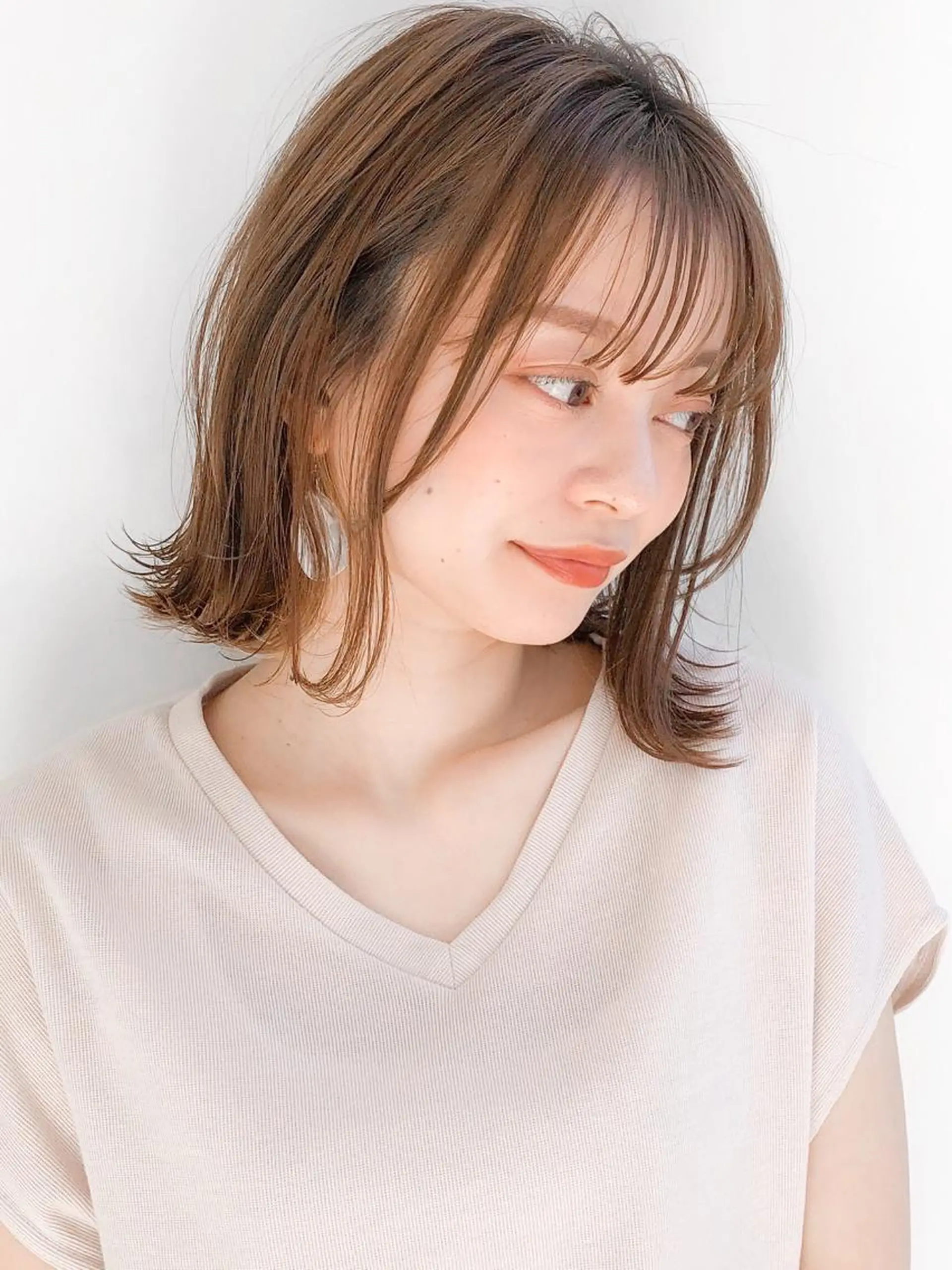 ミディアム カラー ハイトーンカラー ボブ 外ハネヘア 佐藤 侑哉のヘアスタイル