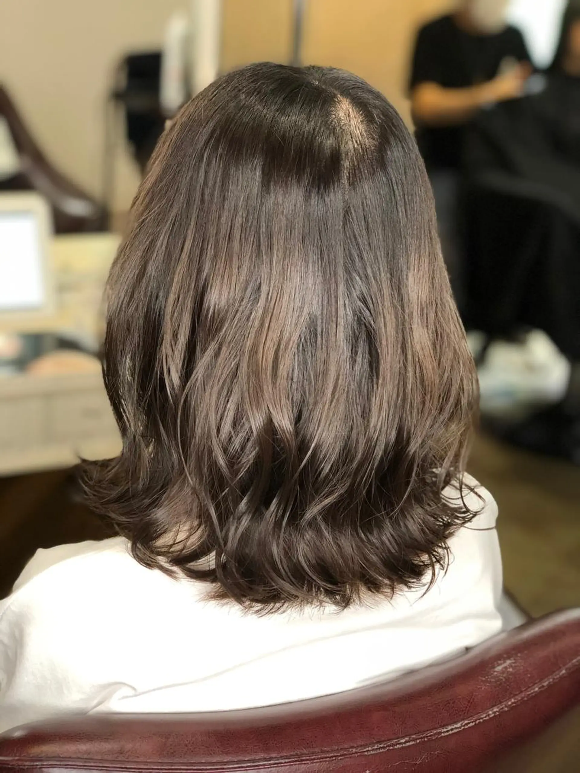 ミディアム カラー ブリーチ グレージュ ブリーチなしカラー PRINTEMPS-プランタン所属・✨美髪特化✨ TOMYのヘアスタイル