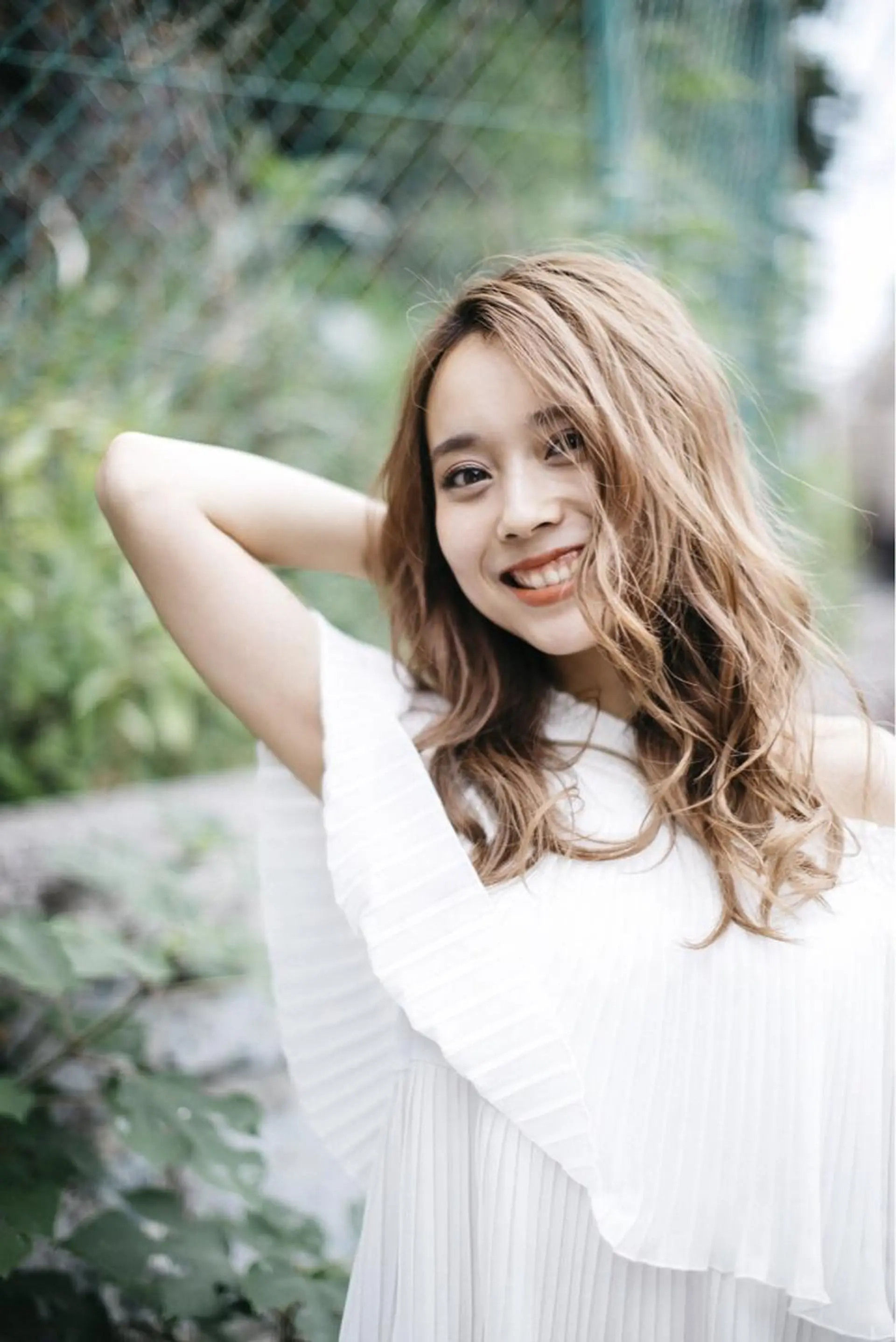 ミディアム カラー ヘアアレンジ カット ヘアカラー 仲間 菜々世のヘアスタイル