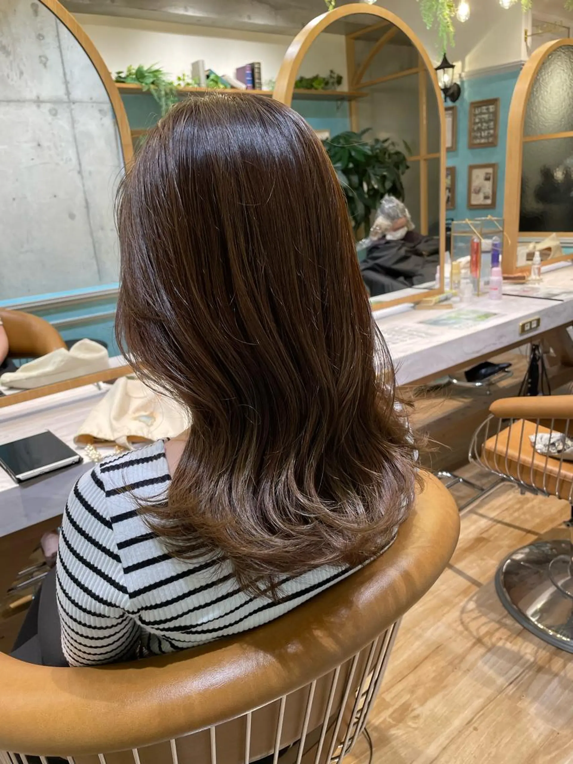 ミディアム カット ヘアカラー トリートメント 山本翔一郎 韓国顔周りレイヤーのヘアスタイル