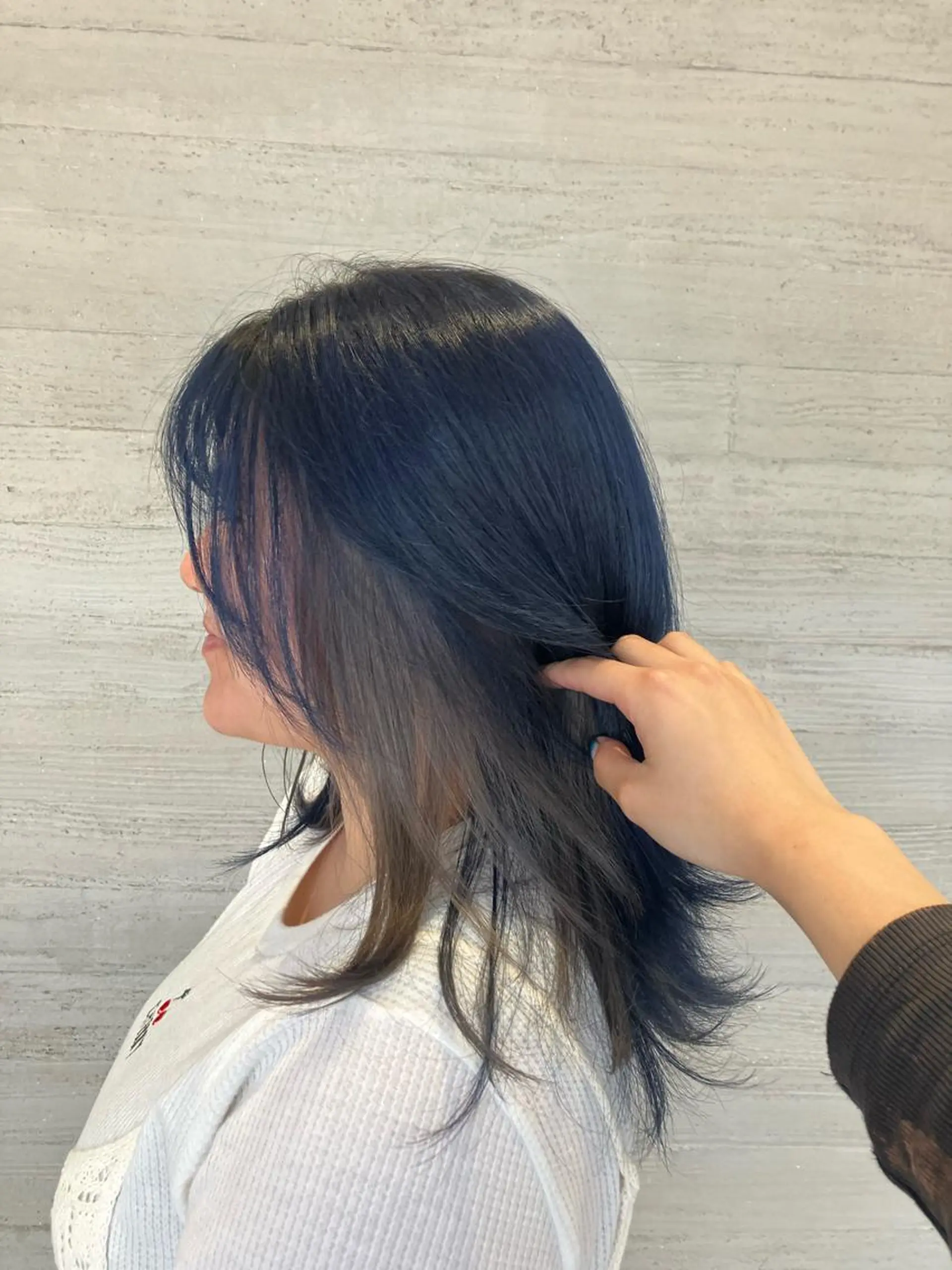 ロング カラー ブルーカラー インナーカラー シルバー サキ🤍ハイトーン 🩰くびれ巻きヘアのヘアスタイル